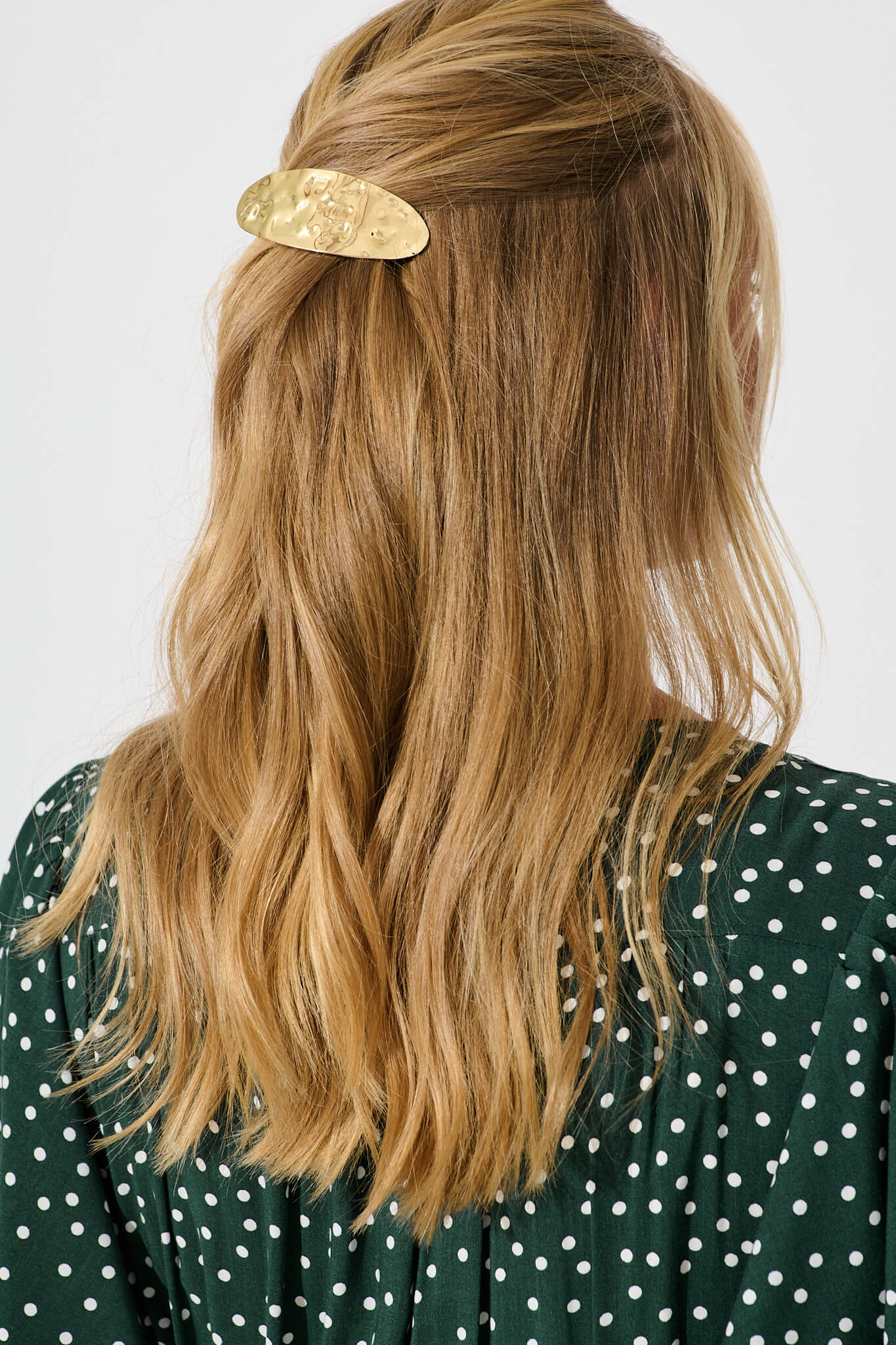 Aces Metal Oval Hair Clip In Textured Gold - Image 4