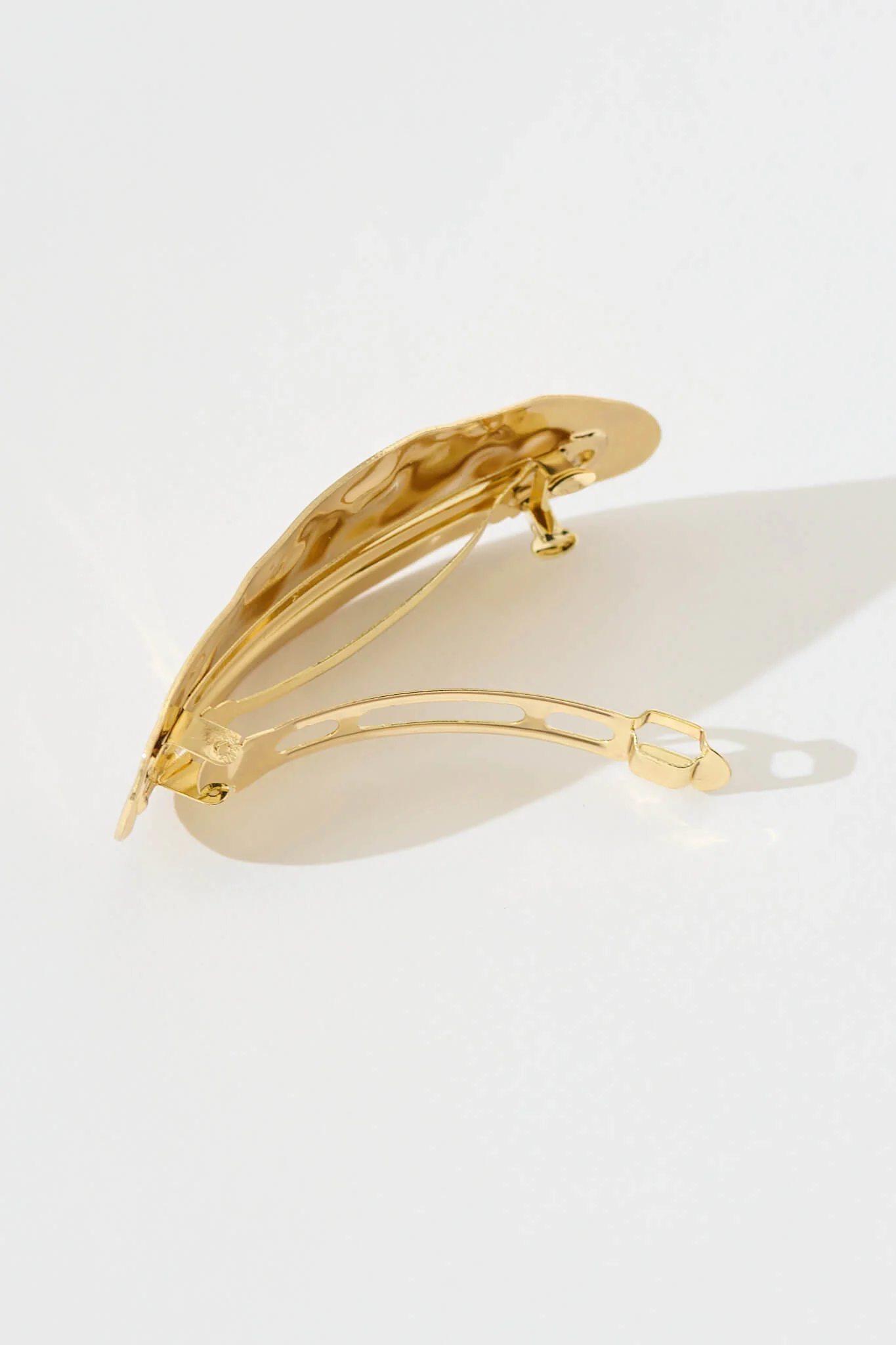 Aces Metal Oval Hair Clip In Textured Gold - Image 5