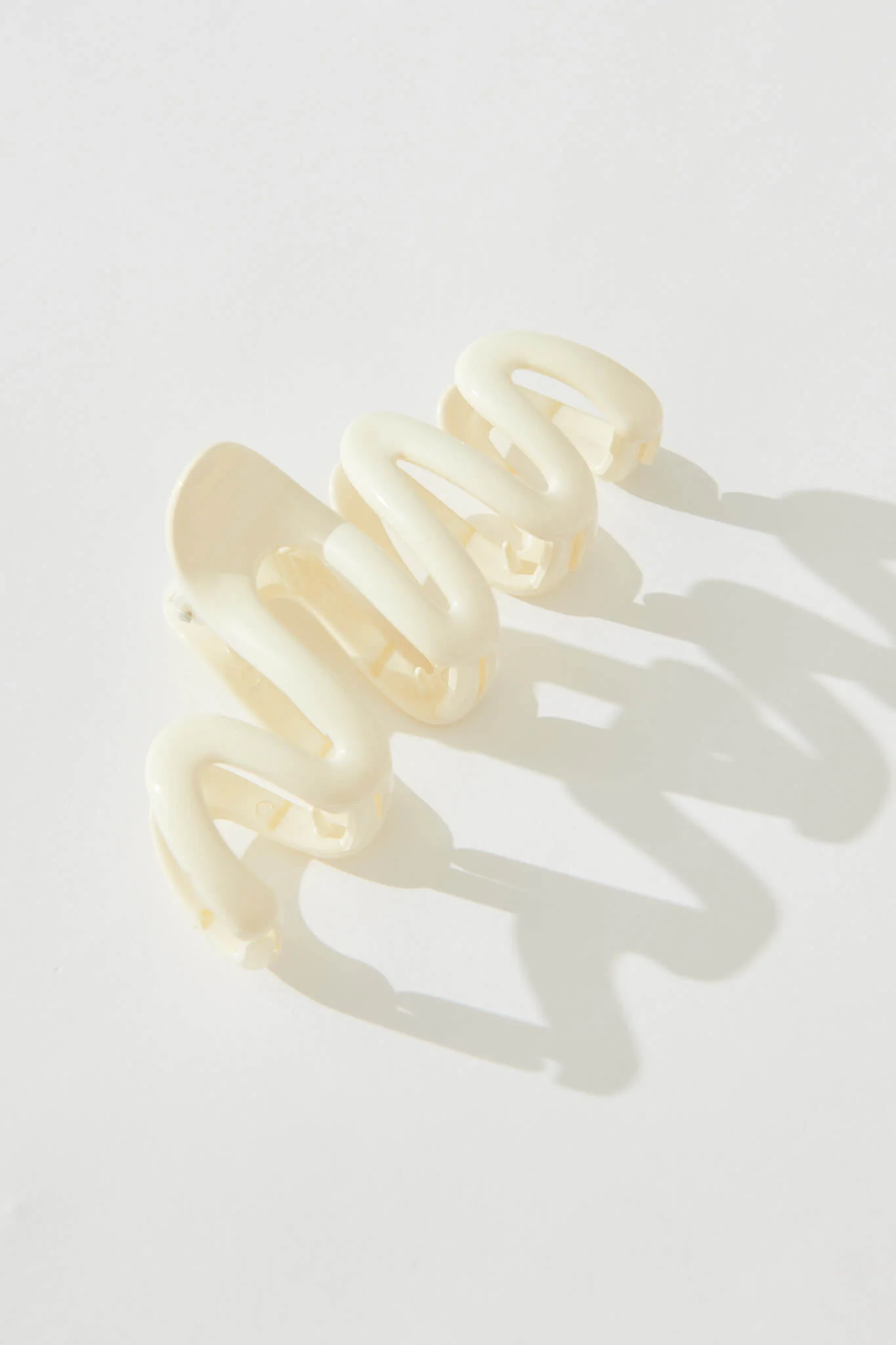 Alanis Hair Claw In Cream - Image 2