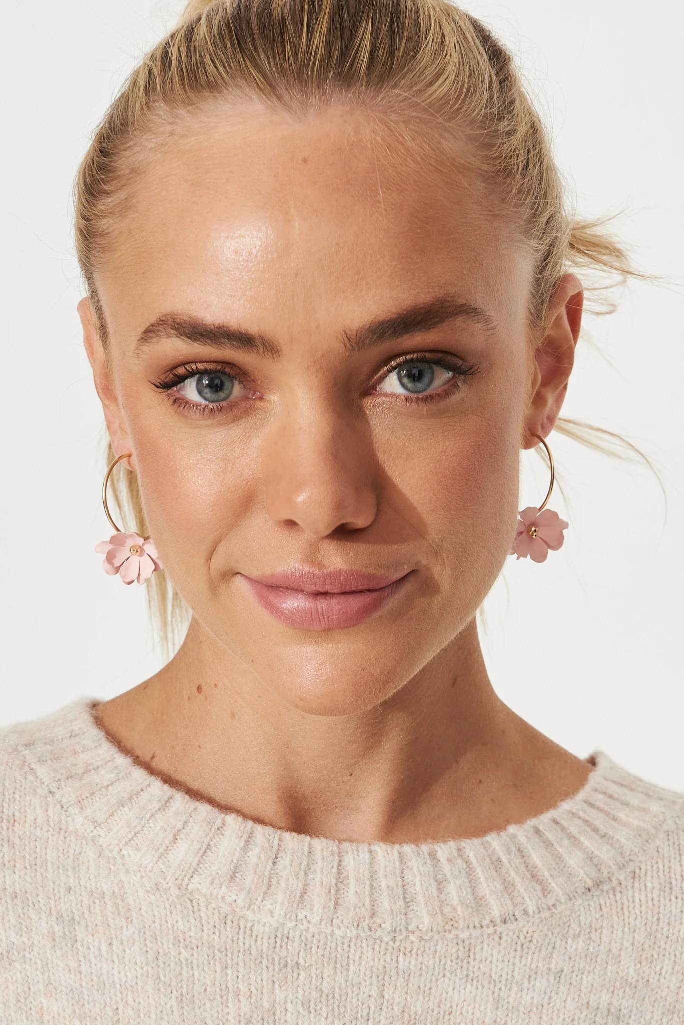 Allanis Hoop Earrings In Pink - Image 2