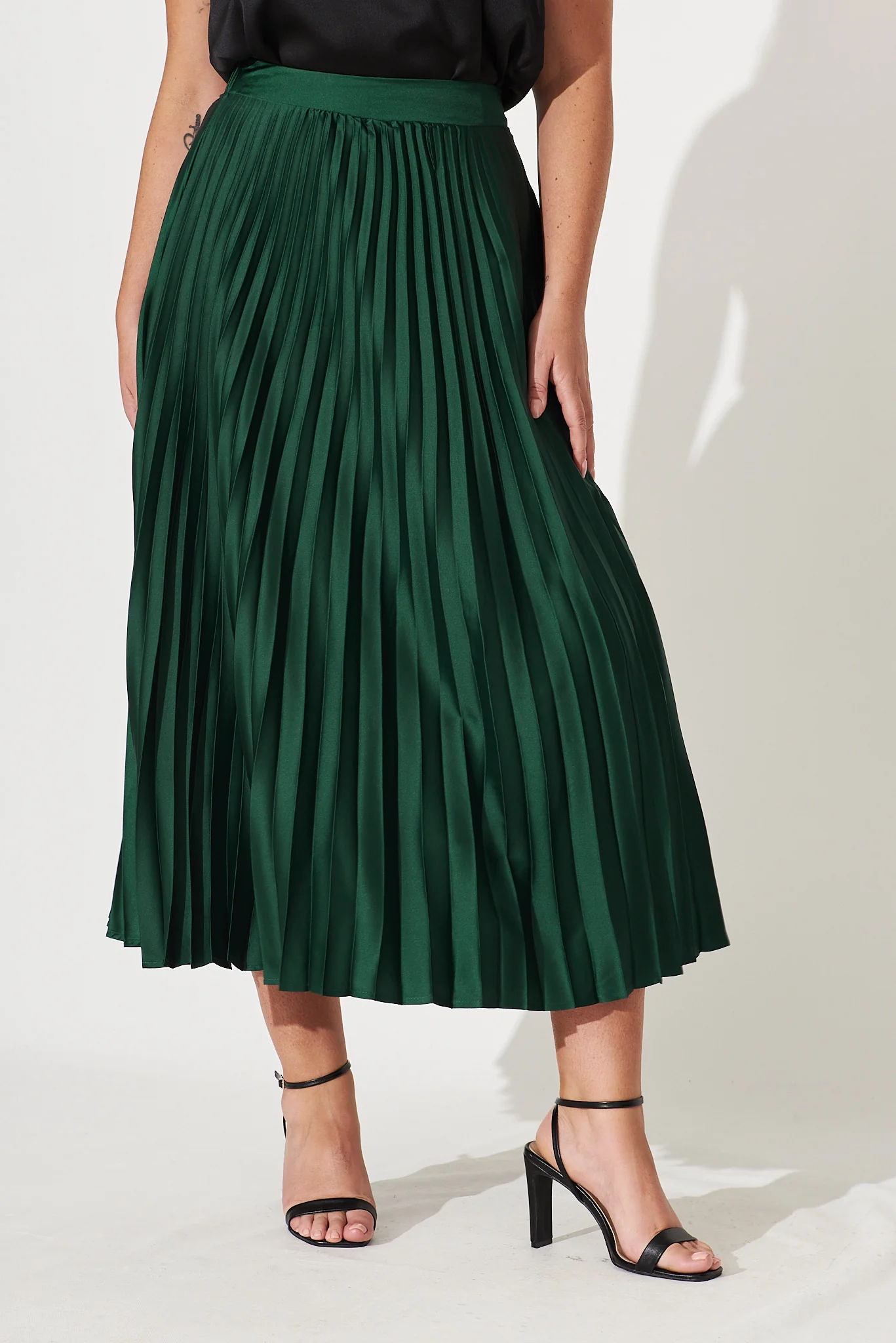 Allison Midi Pleat Skirt In Emerald Satin - Image 10