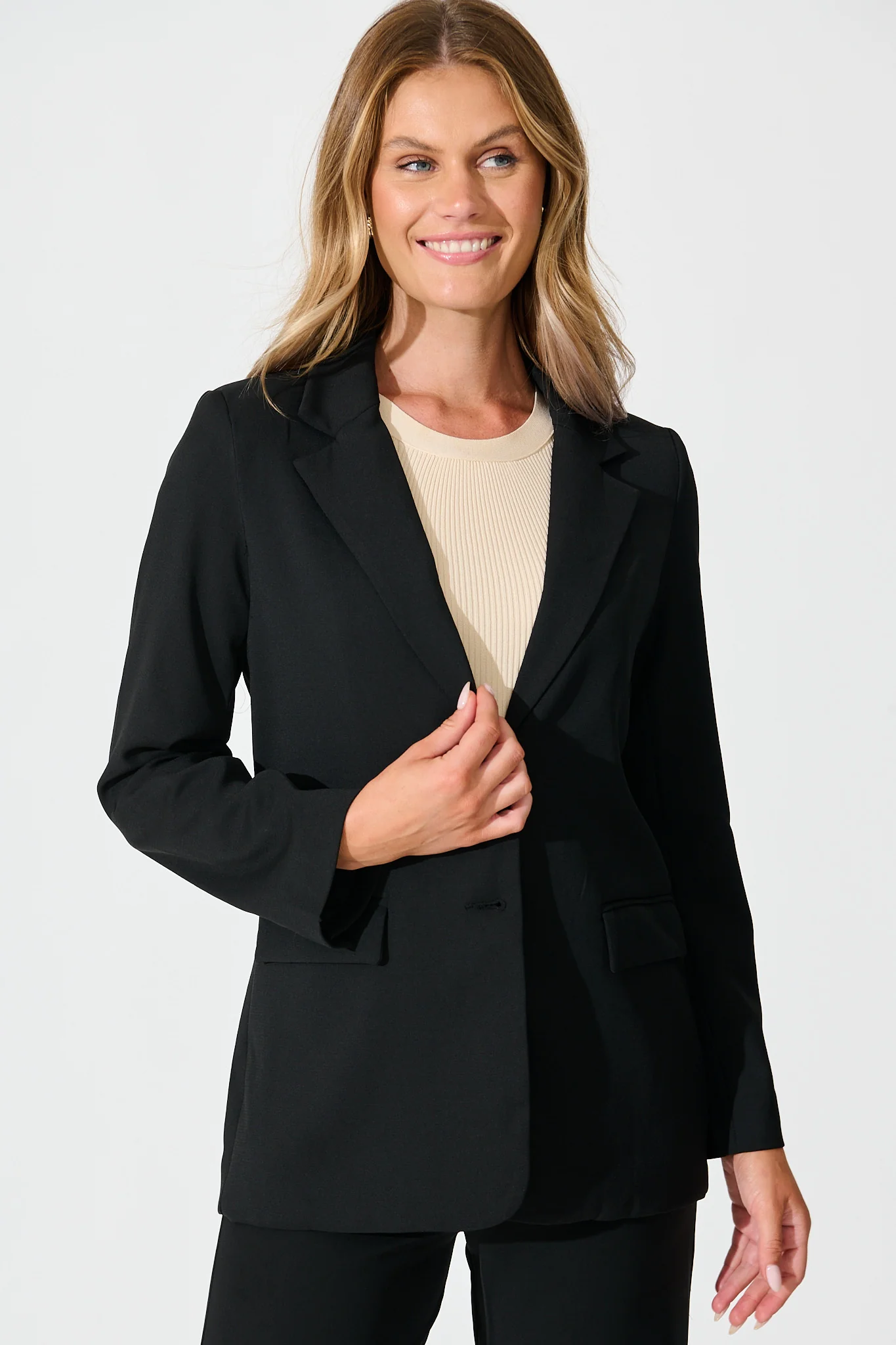 Ariana Blazer in Black