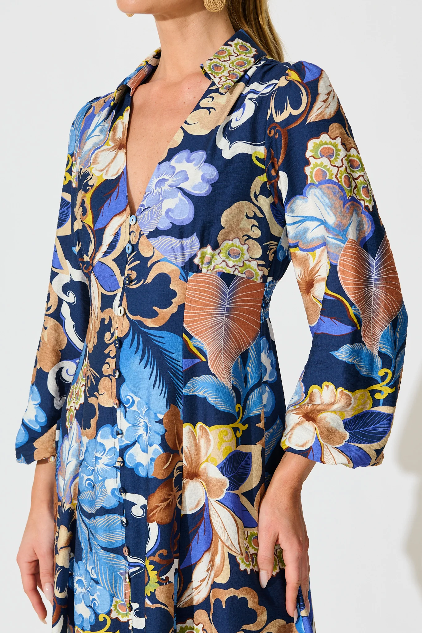 Armina Maxi Shirt Dress in Navy with Multi Floral - Image 5