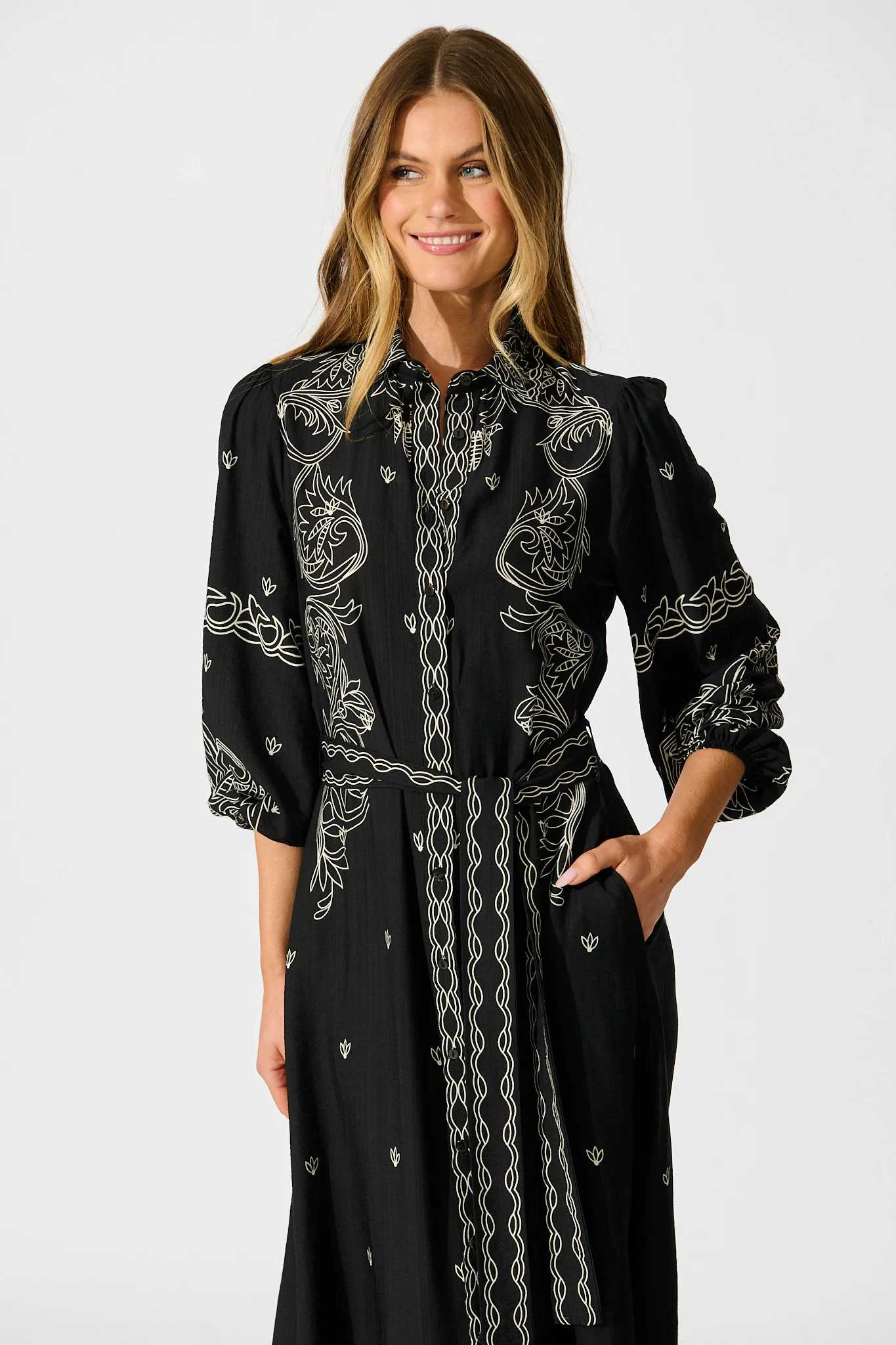 Aurelina Maxi Shirt Dress In Black Print Linen Blend - Image 2