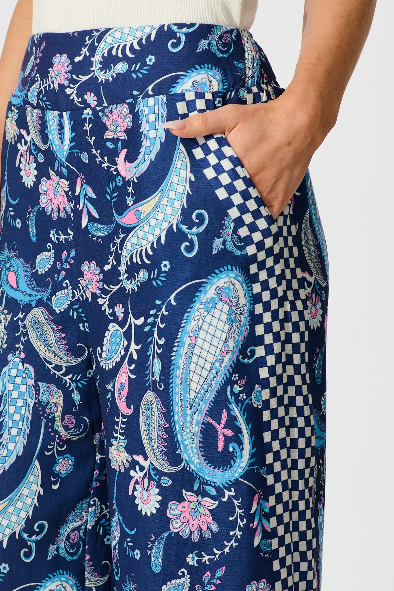Avandi Wide Leg Trousers In Navy Paisley Print Linen Blend - Image 6