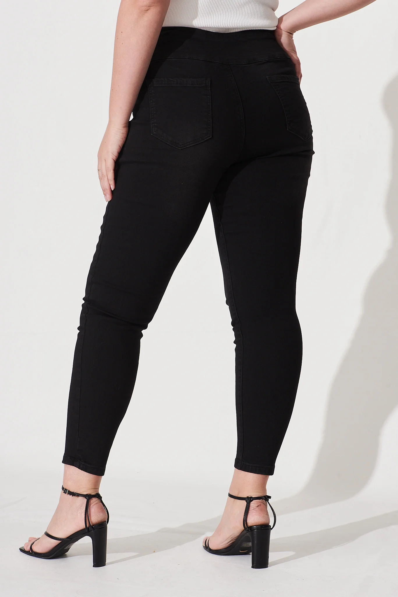 Avia High Rise Skinny Jegging In Black Denim - Image 9