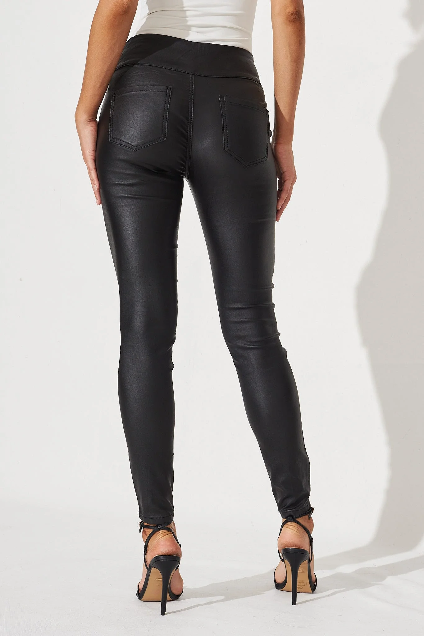 Avina Skinny Pants In Black - Image 4