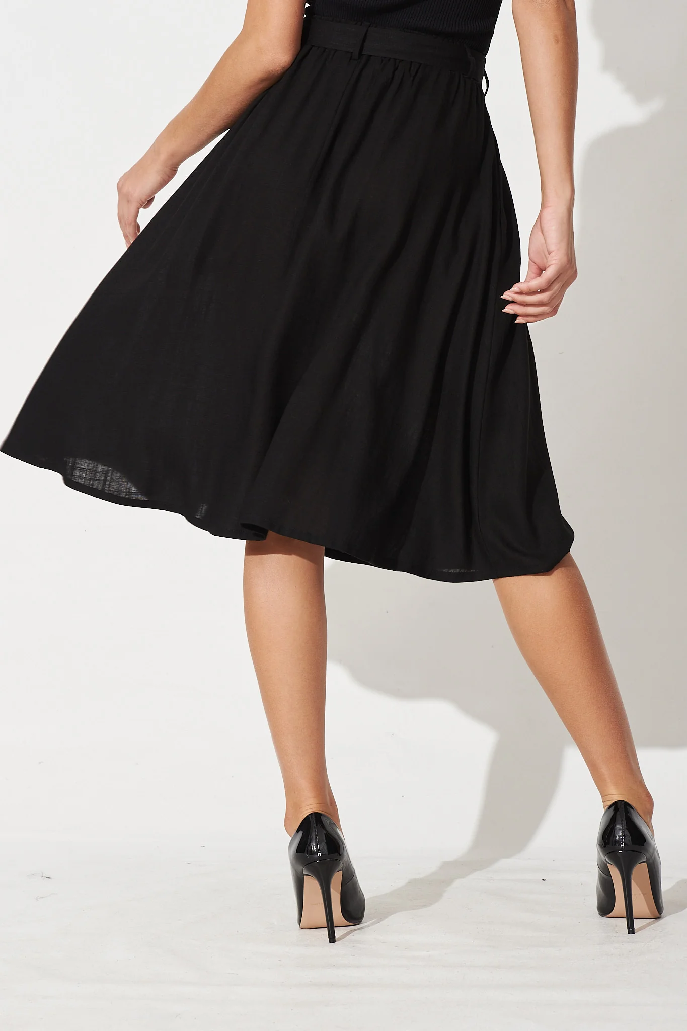 Bailey Midi Skirt In Black Linen - Image 3