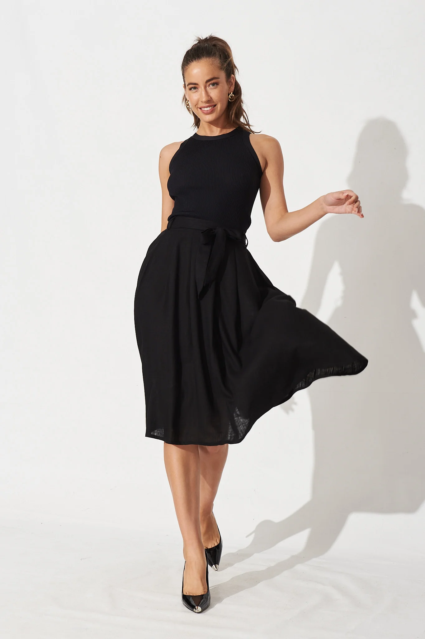 Bailey Midi Skirt In Black Linen - Image 4