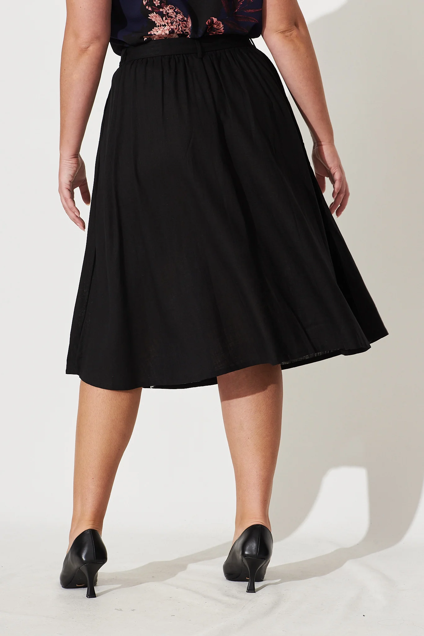 Bailey Midi Skirt In Black Linen - Image 9