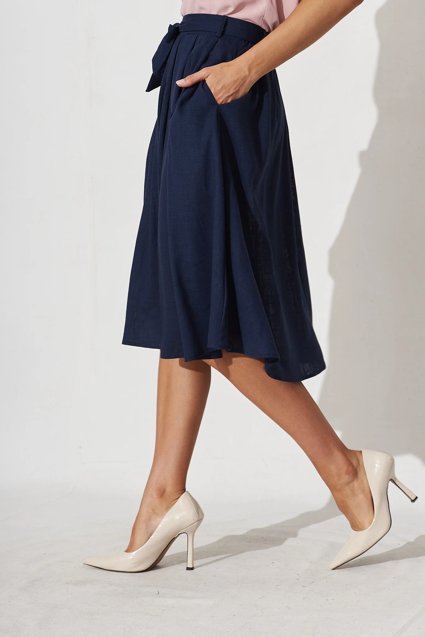 Bailey Midi Skirt In Navy Linen - Image 4