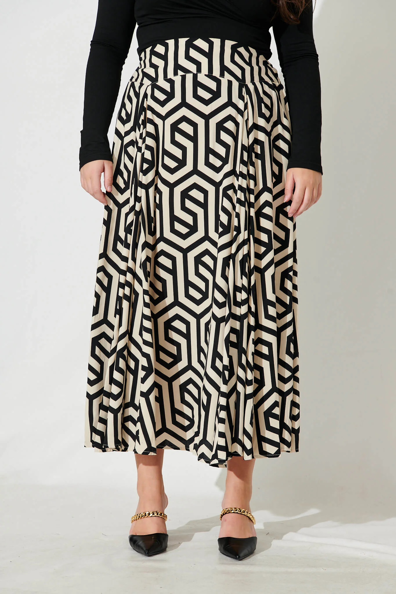 Brandsy Maxi Skirt In Cream With Black Geometric Print - Image 6
