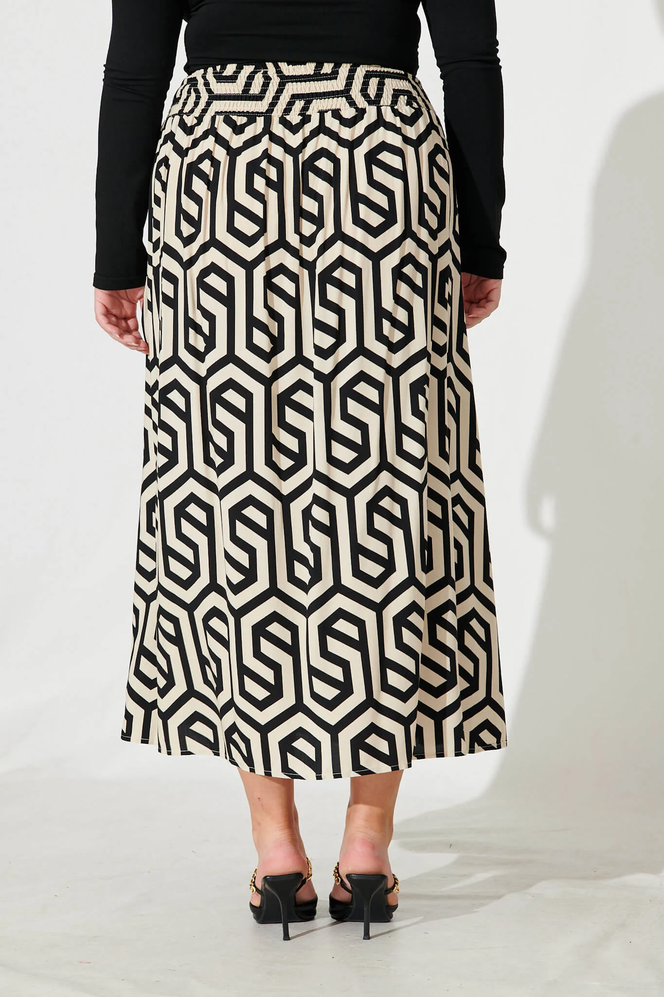 Brandsy Maxi Skirt In Cream With Black Geometric Print - Image 9