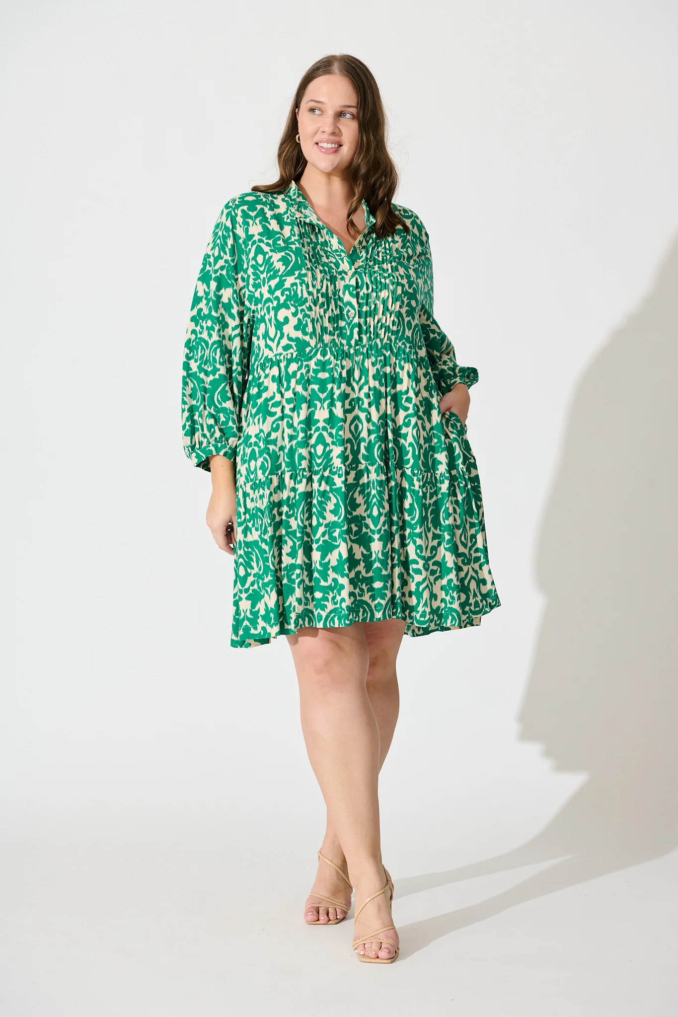 Caracelle Smock Dress In White With Green Print - Image 7