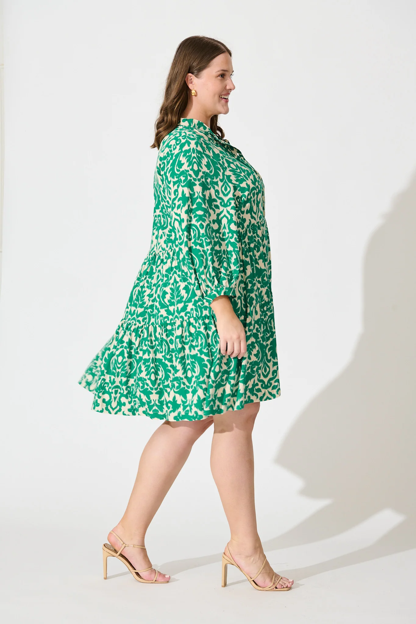 Caracelle Smock Dress In White With Green Print - Image 8