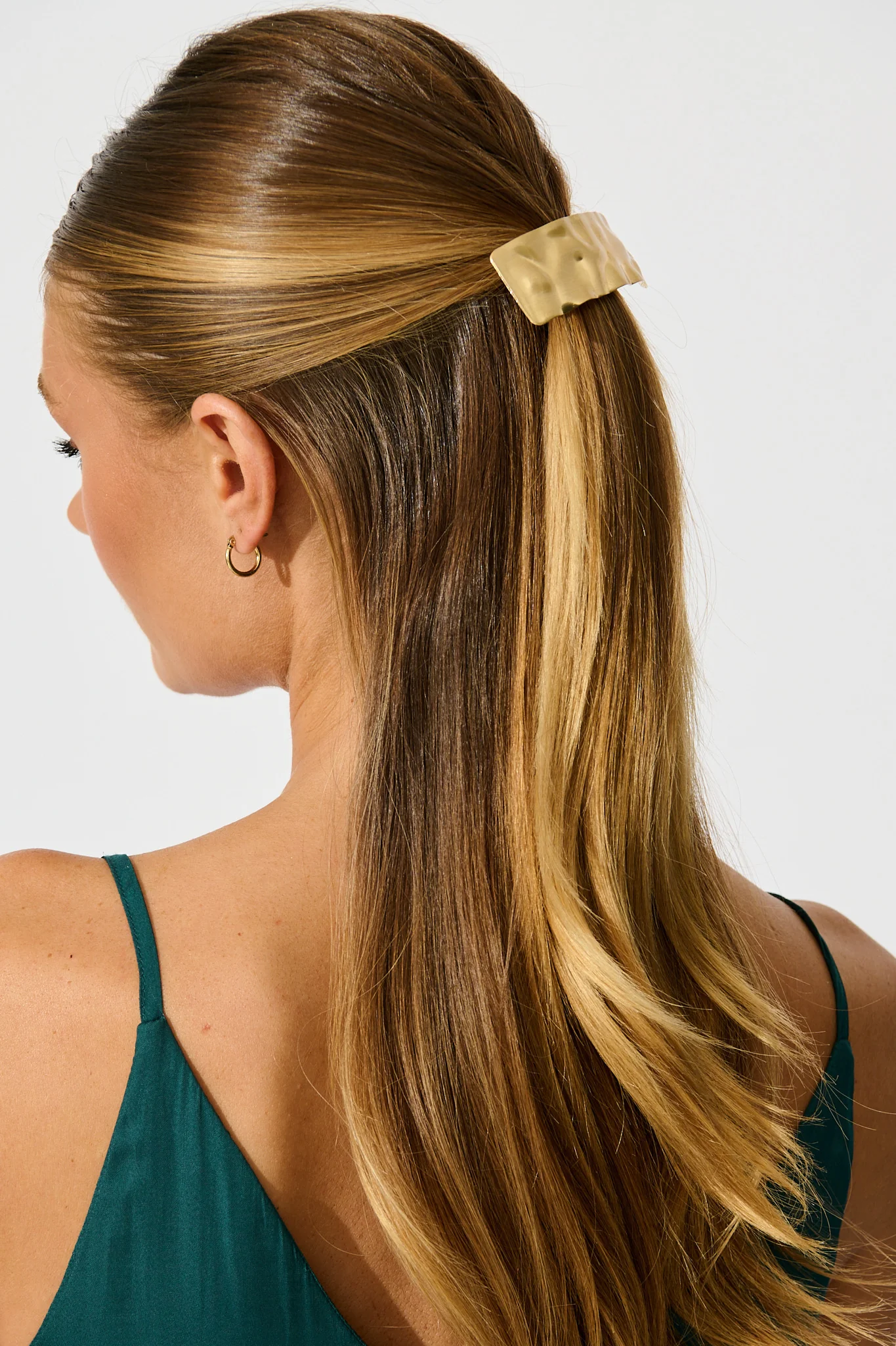 Carly Barrette Hair Clip in Textured Gold - Image 4