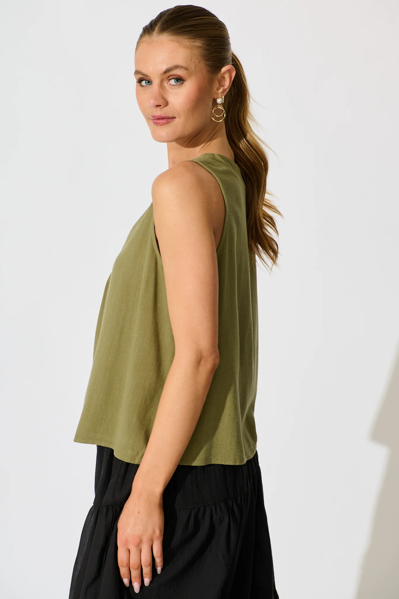 Chloanna Top in Khaki Linen Blend - Image 2