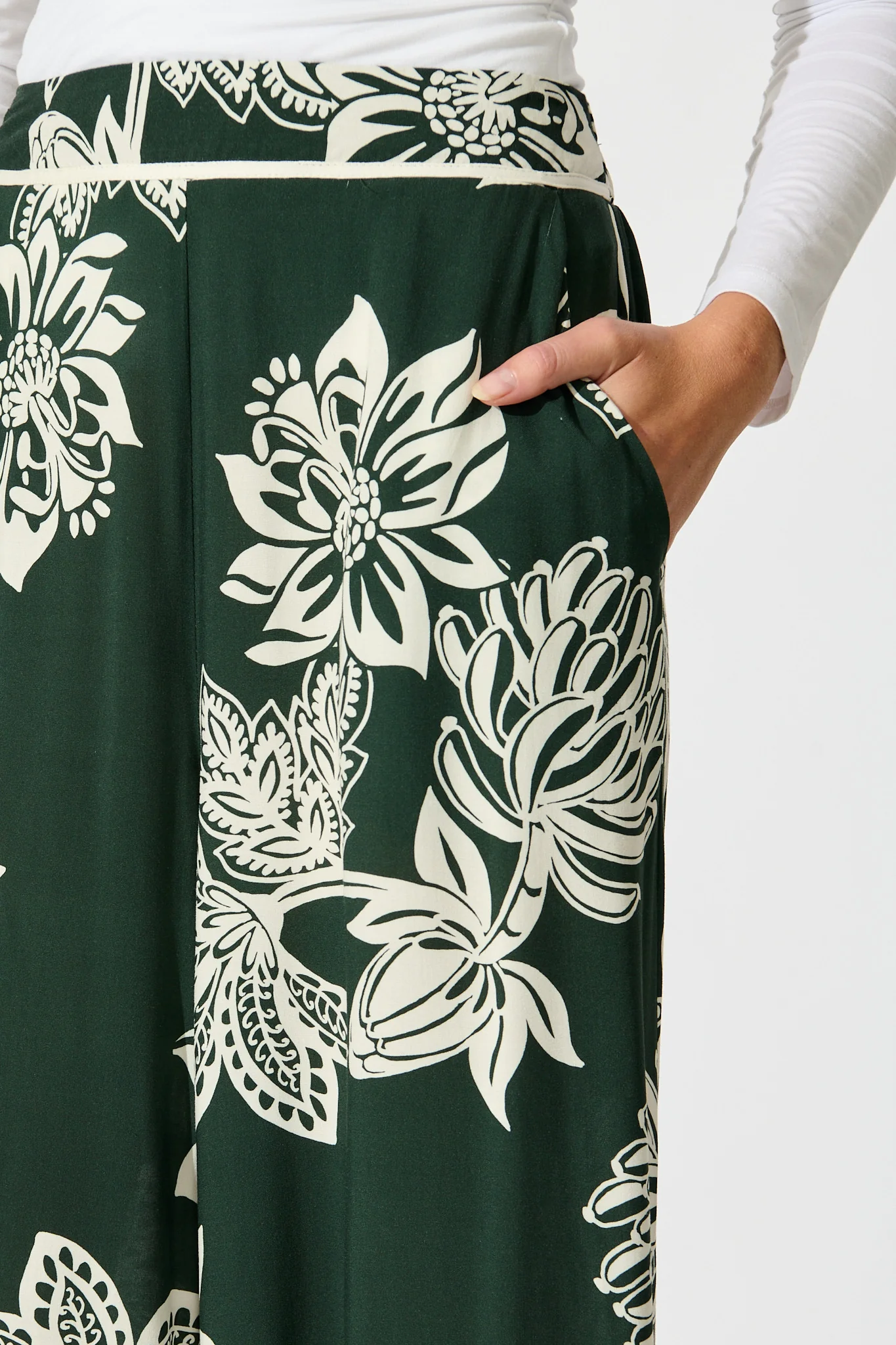 Confessions Pant in Emerald White Floral - Image 5