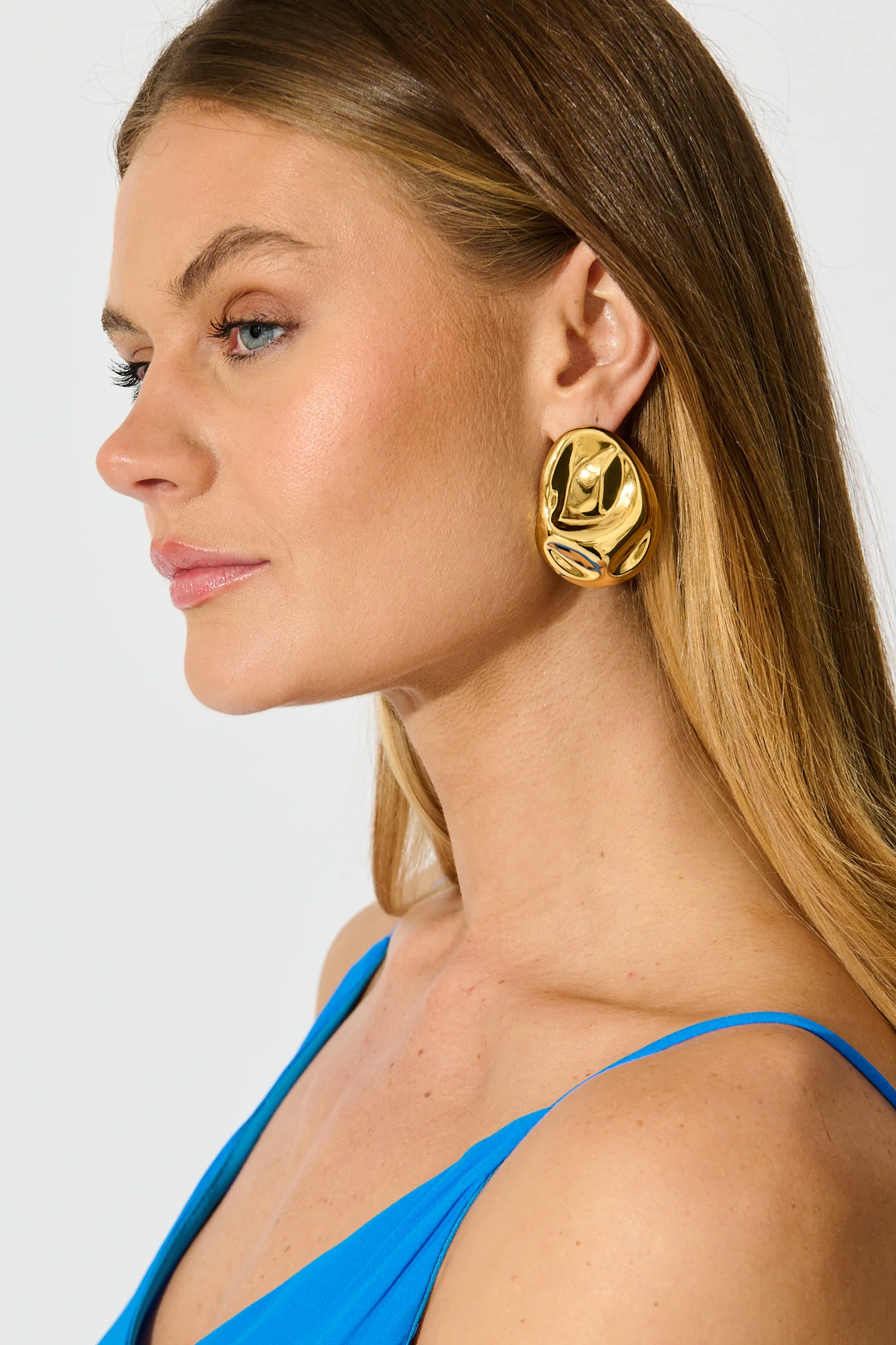 Elegance Statement Earrings in 18K Gold - Image 3