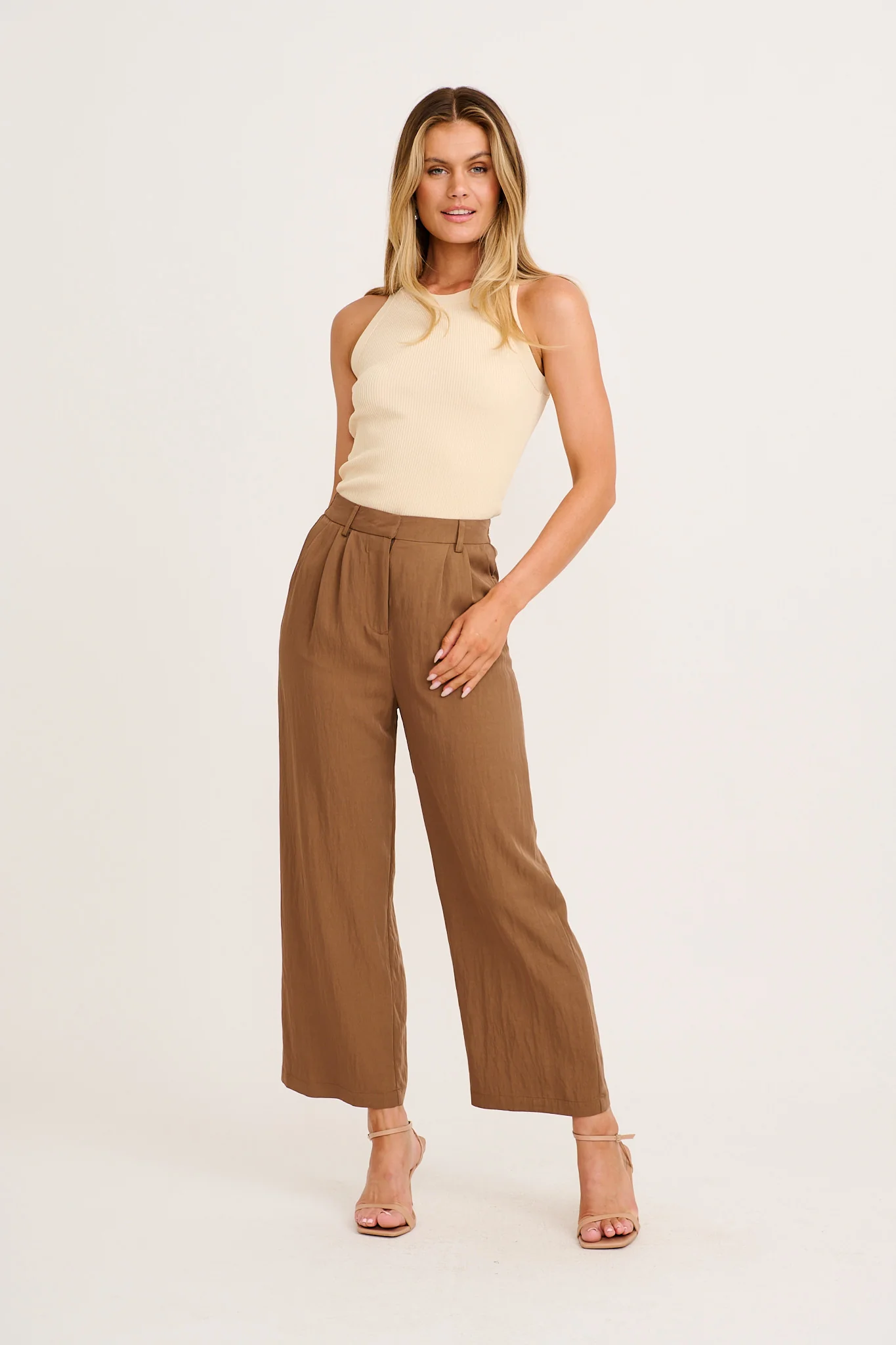 Elevate Pant in Taupe - Image 4