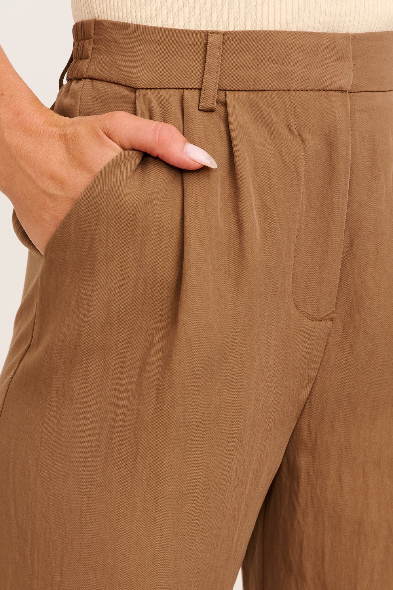 Elevate Pant in Taupe - Image 5