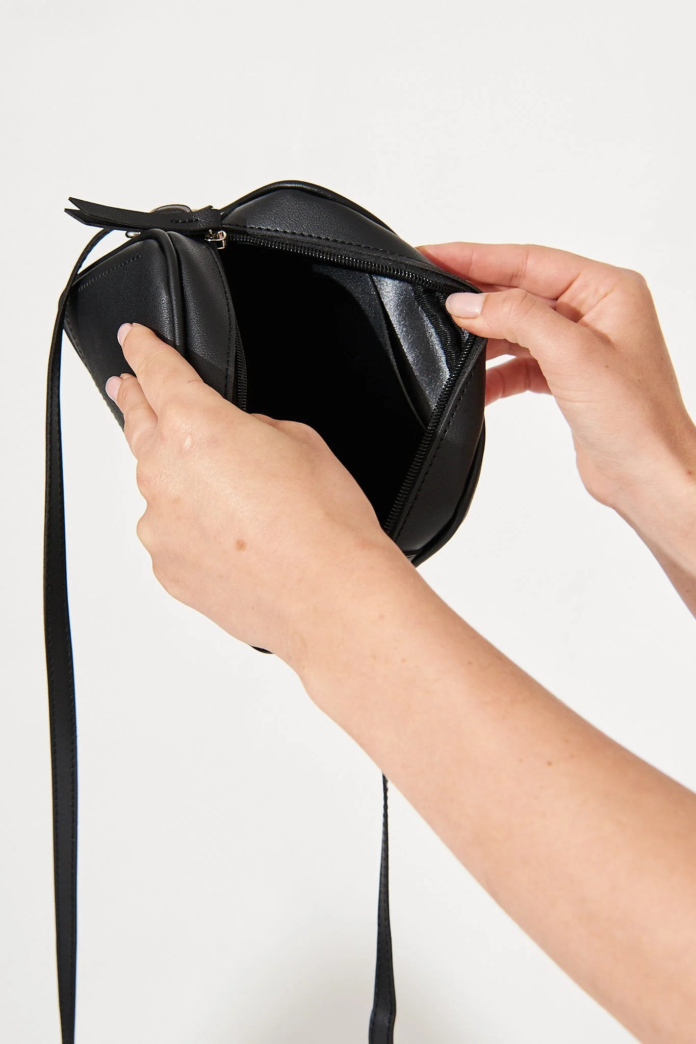 Filly Crossbody Bag In Black - Image 5