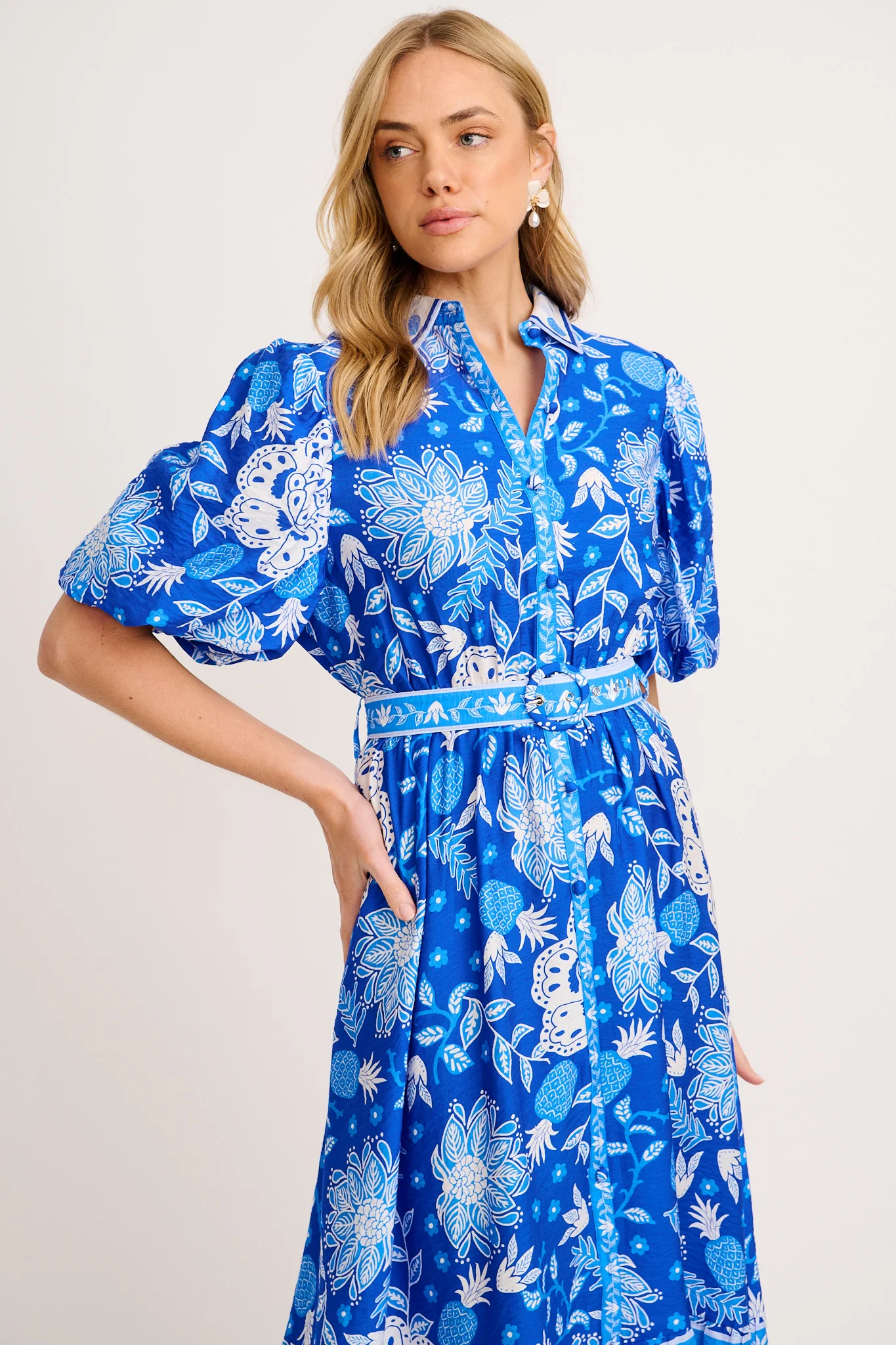 Harlyn Maxi Shirt Dress in Blue with White Floral Linen Blend - Image 2
