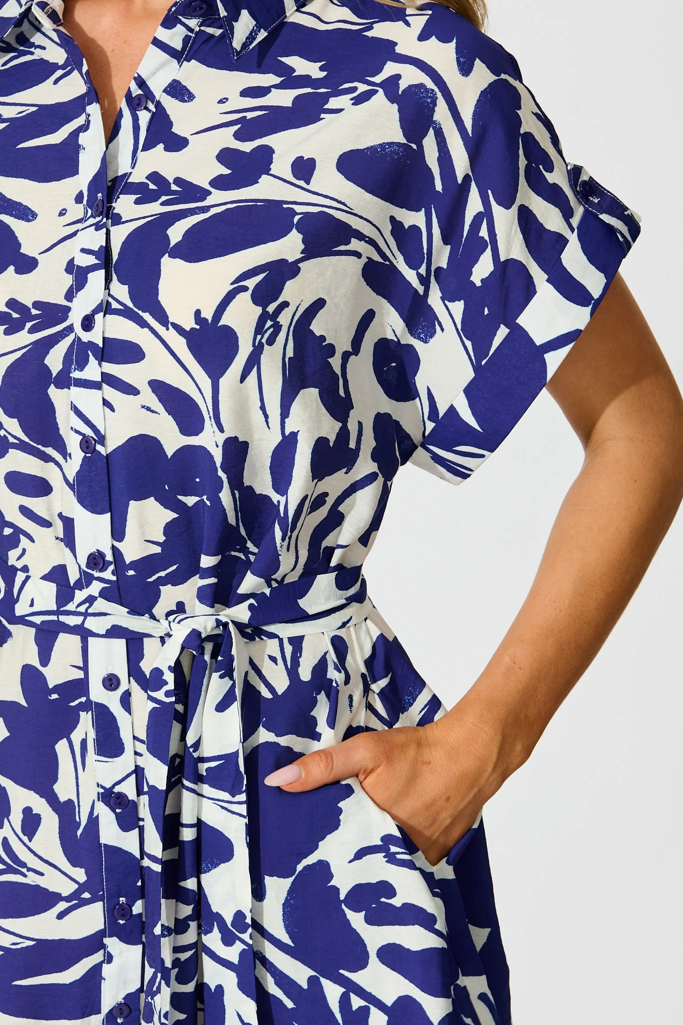 Hartlee Midi Shirt Dress in White and Navy Print Linen Blend - Image 5