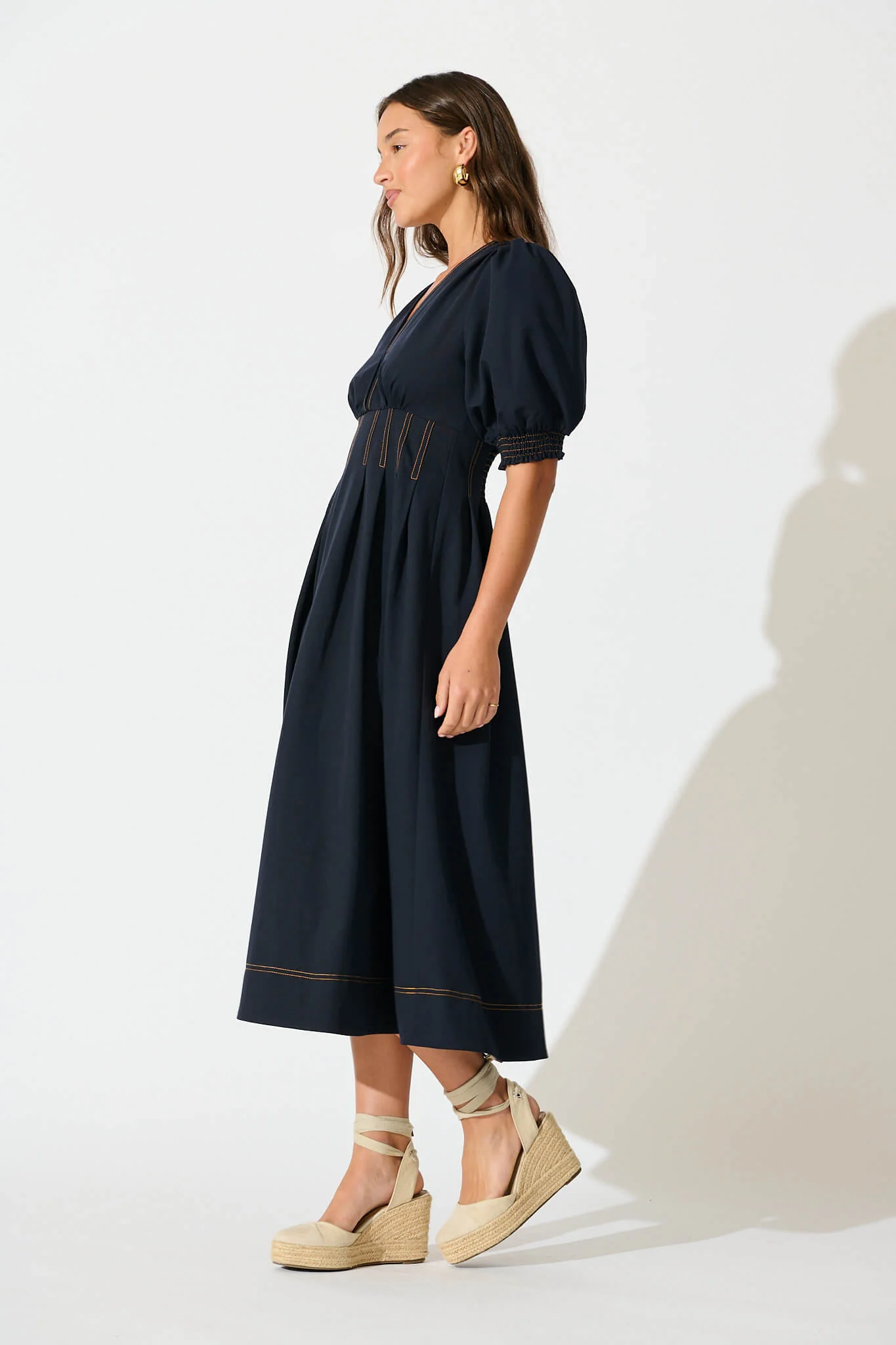 Hazelina Midi Dress In Navy - Image 2