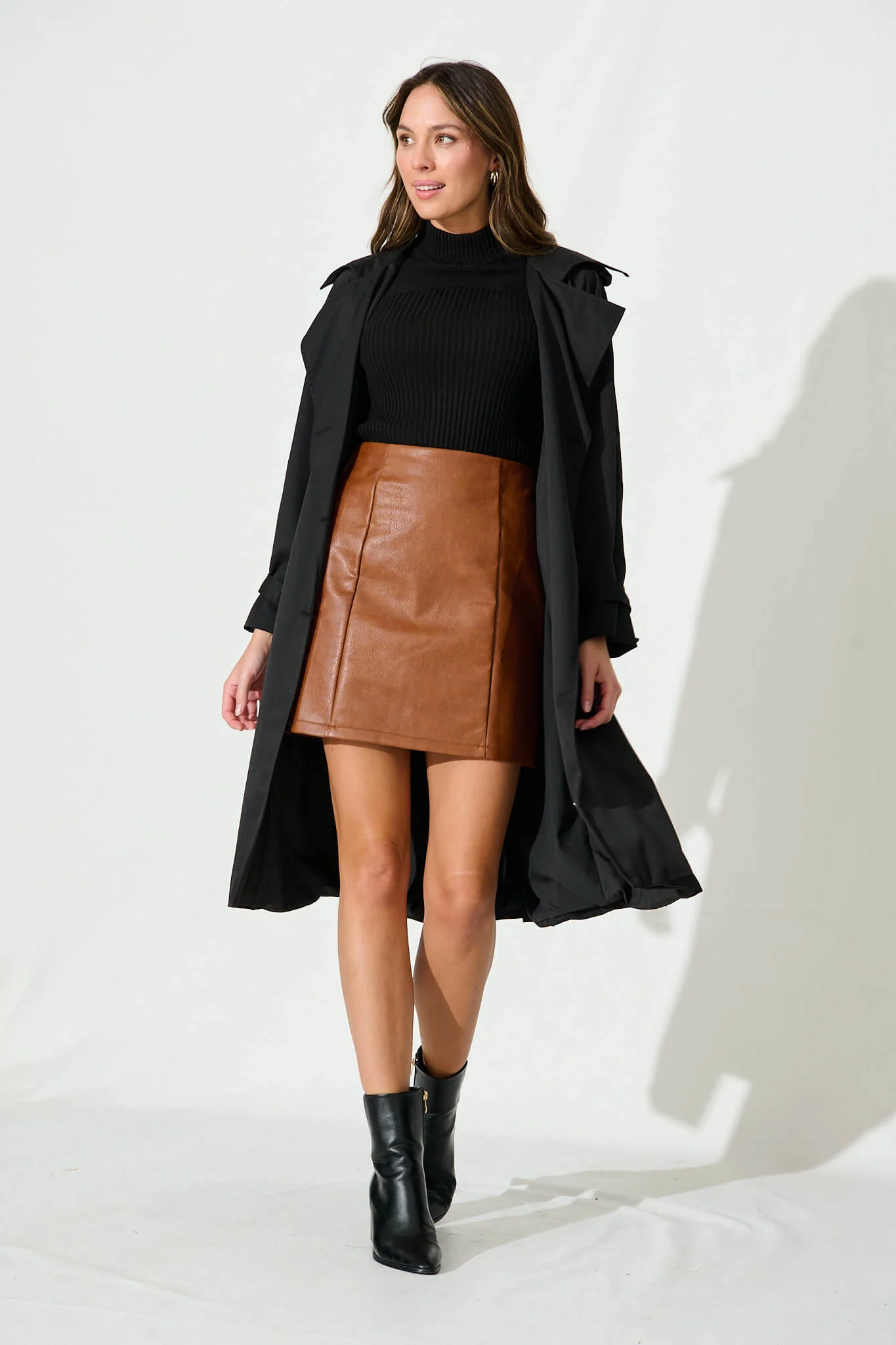 Heather Knit Top In Black - Image 5