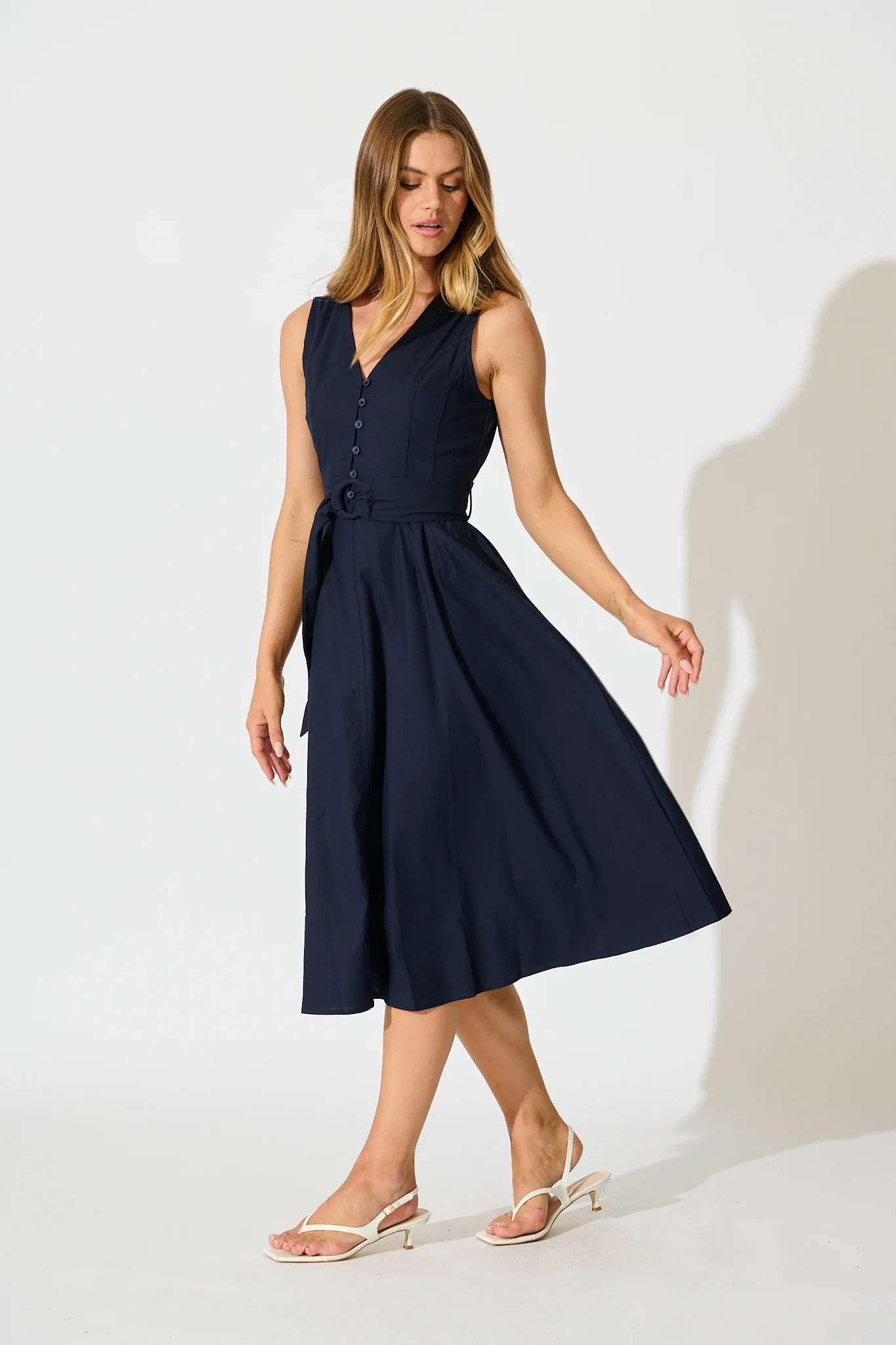 Iliya Midi Dress in Navy Cotton Linen - Image 3