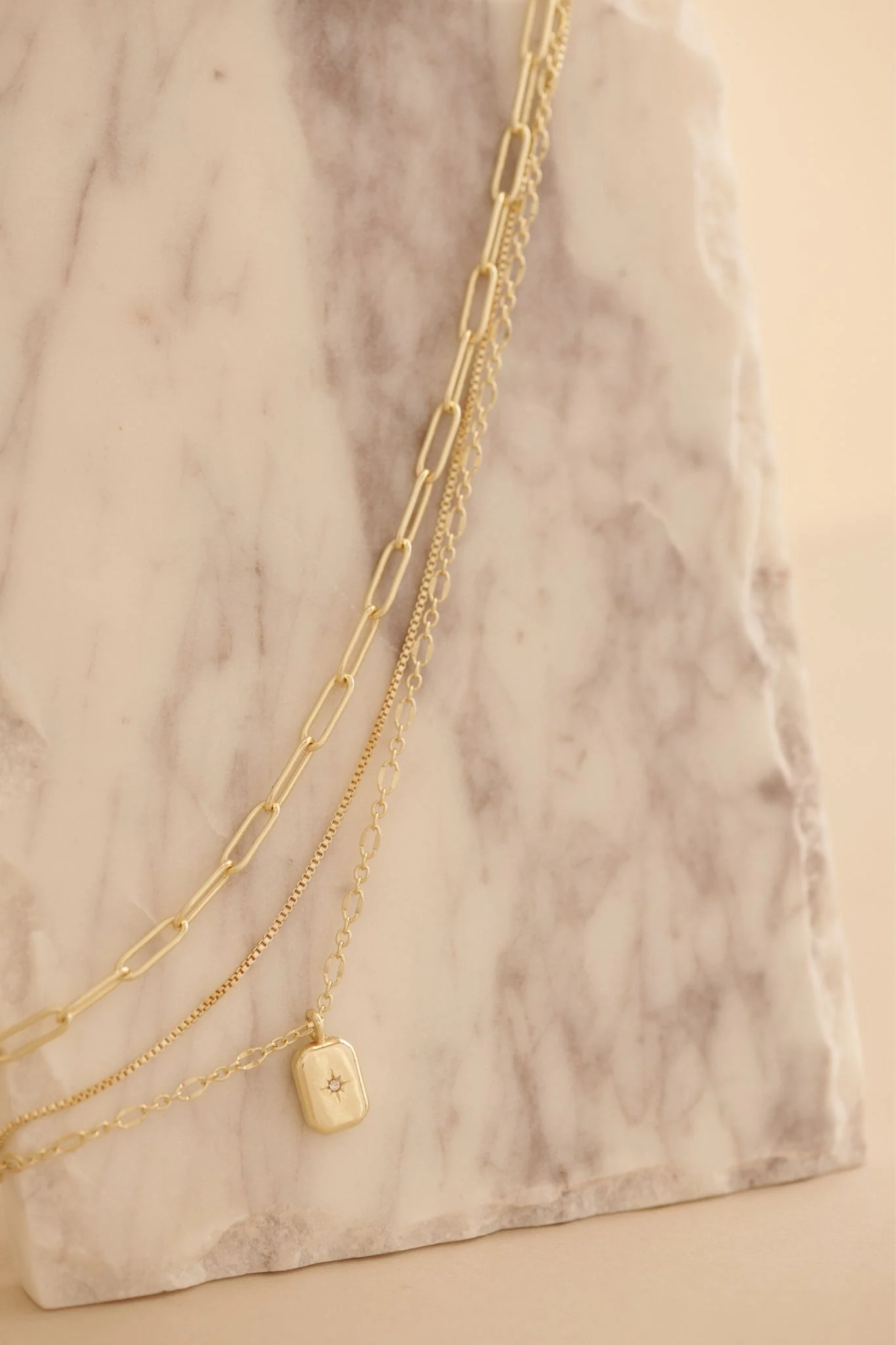 Isla Layered Chain Necklace in Gold - Image 3