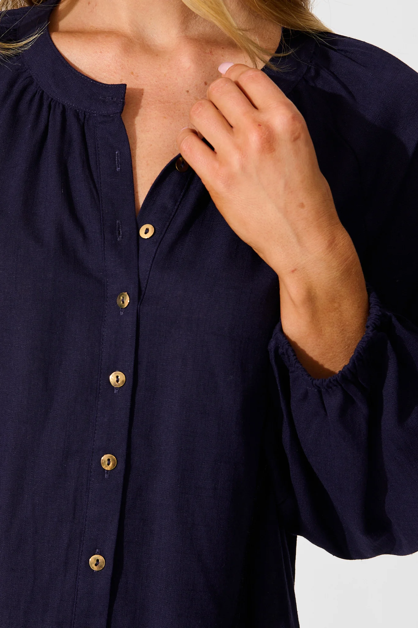 Island Whisperer Top in Navy Linen Blend - Image 5
