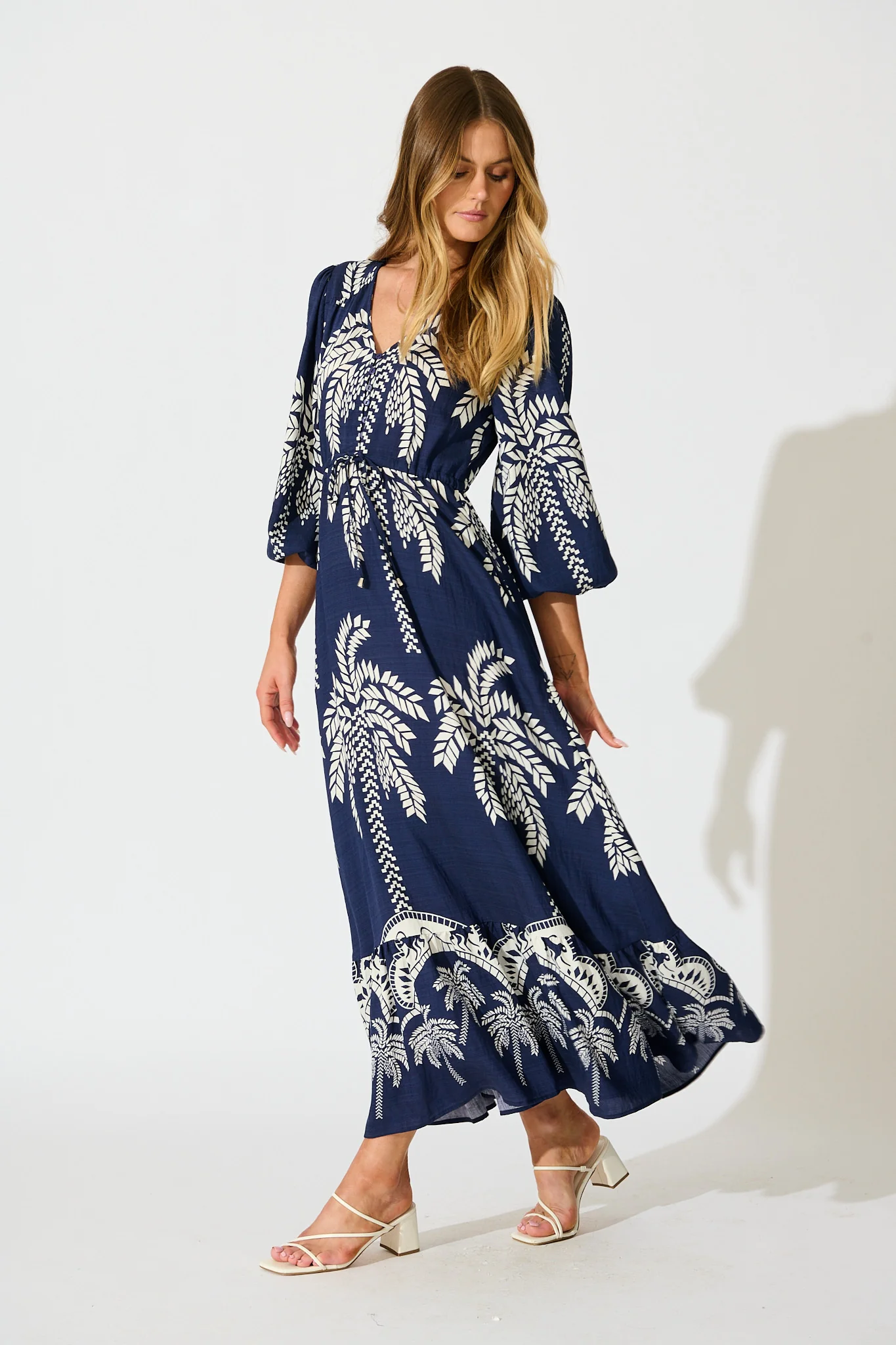 Jazelle Maxi Dress In Navy Palm Print Linen Blend - Image 3