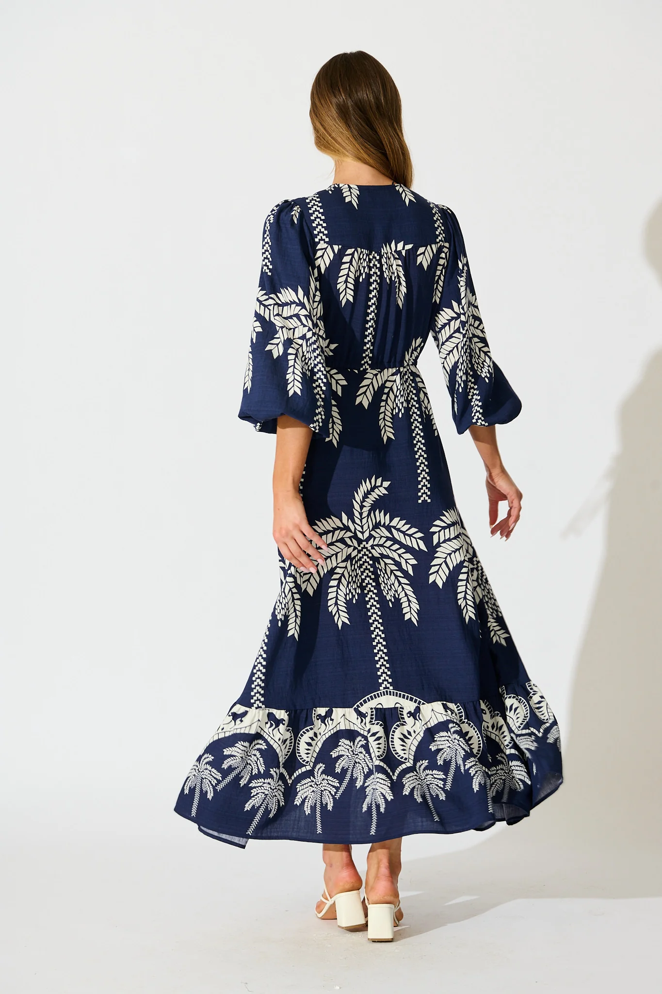 Jazelle Maxi Dress In Navy Palm Print Linen Blend - Image 4