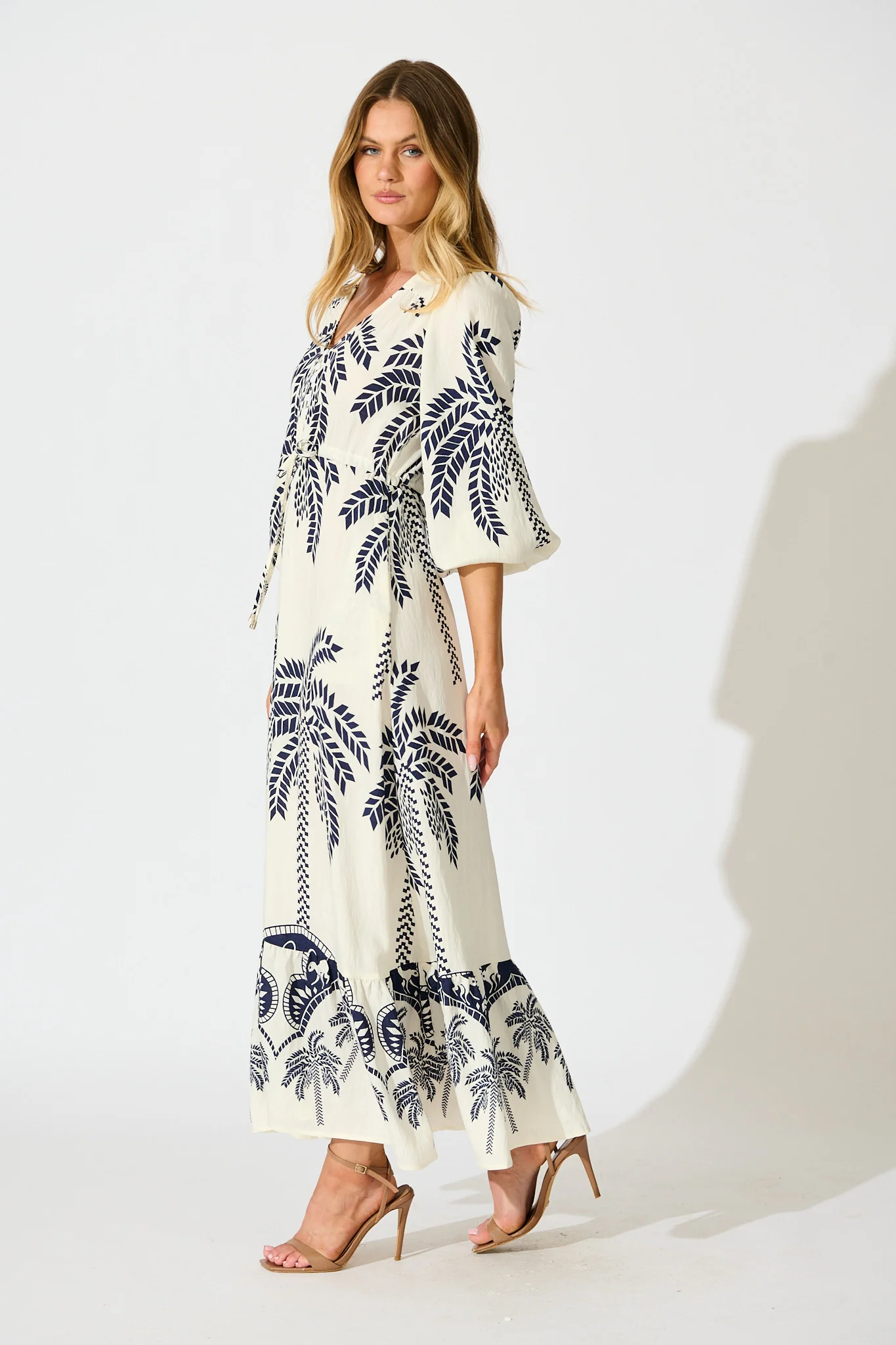 Jazelle Maxi Dress In White Palm Print Linen Blend - Image 3