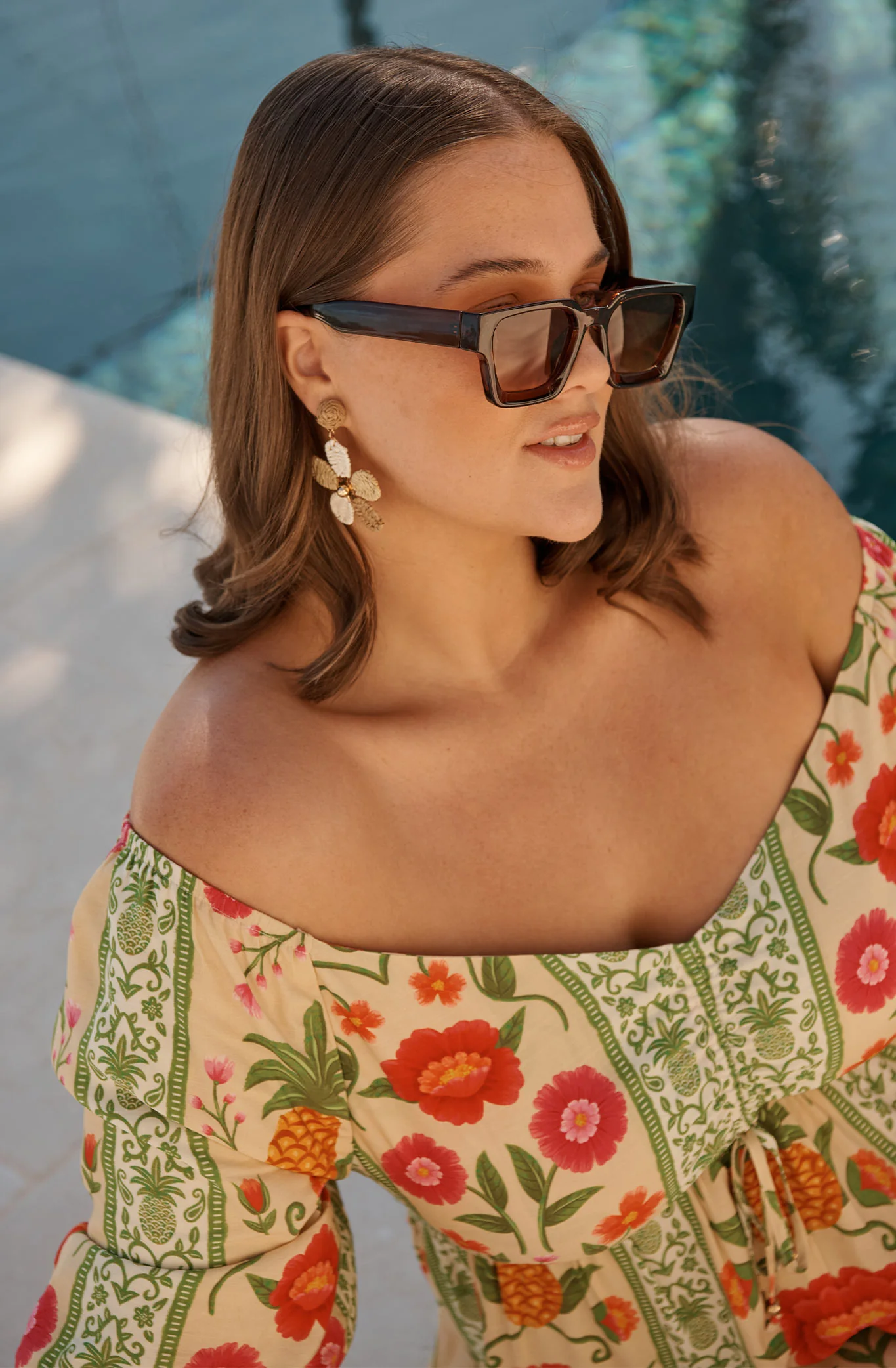 Jury Rectangular Sunglasses in Brown - Image 4