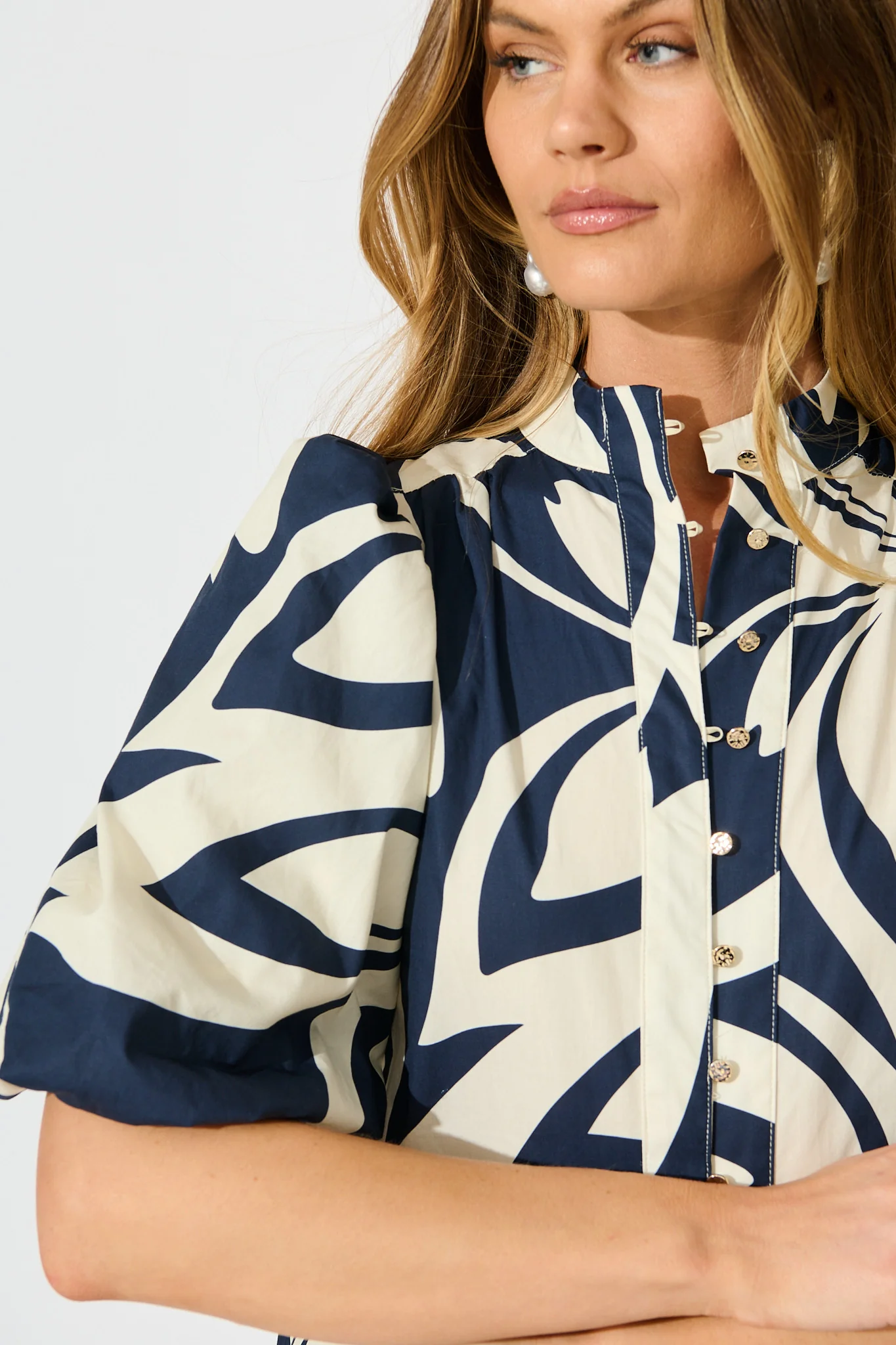 Keylani Shirt in Navy with Cream Leaf Print Cotton - Image 5