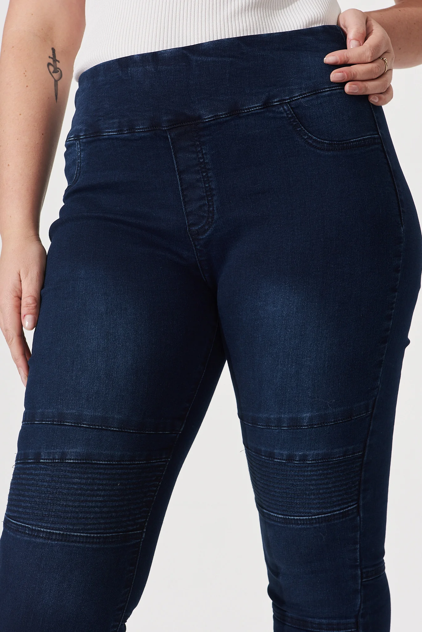 Little Lies High Rise Skinny Jegging In Dark Blue Denim - Image 10