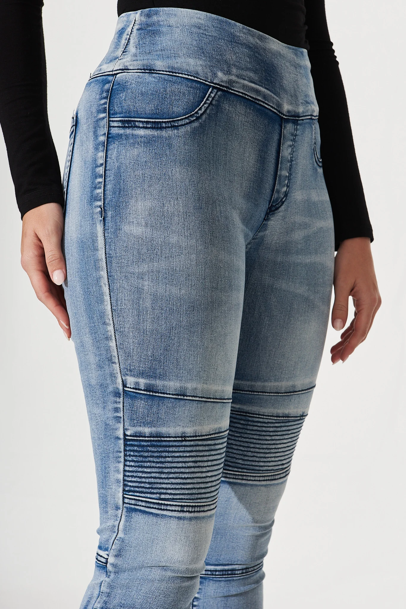 Little Lies High Rise Skinny Jegging In Mid Blue Denim - Image 5