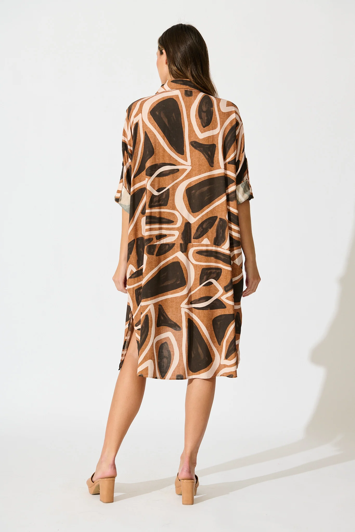 London Midi Smock Dress in Neutral Geometric Print - Image 4