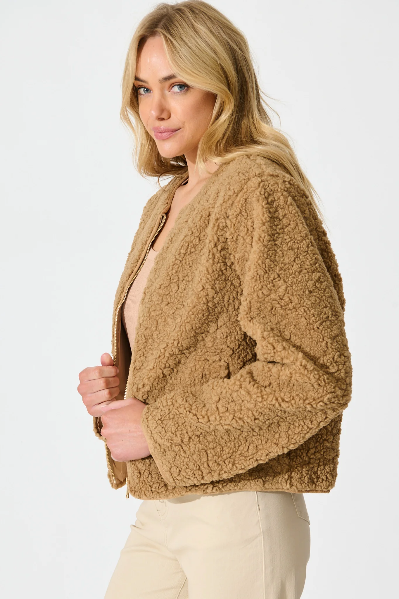 Look My Way Teddy Jacket in Mocha - Image 2