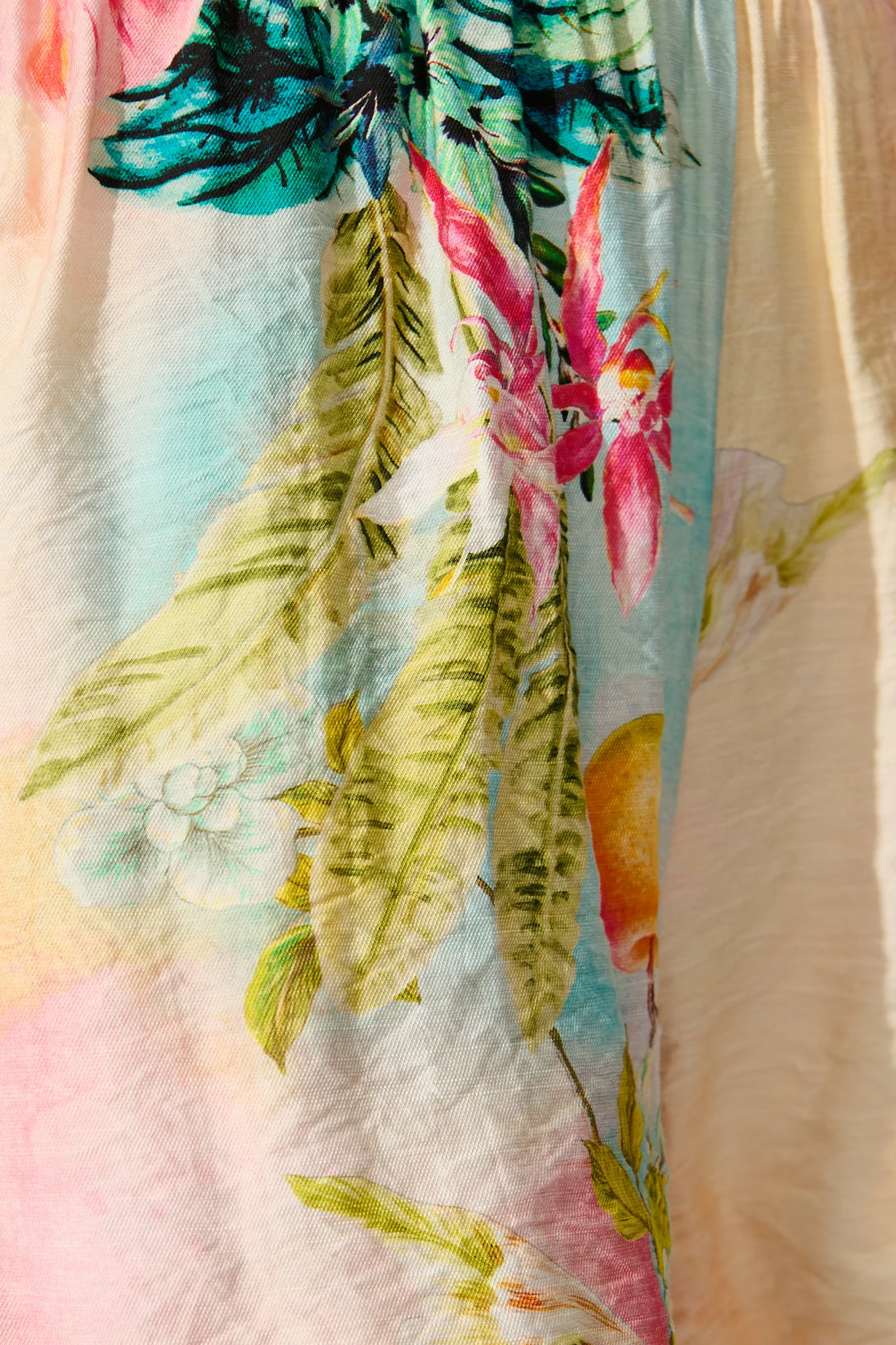 Lush Look Short in Multi Tropical Floral Print - Image 9