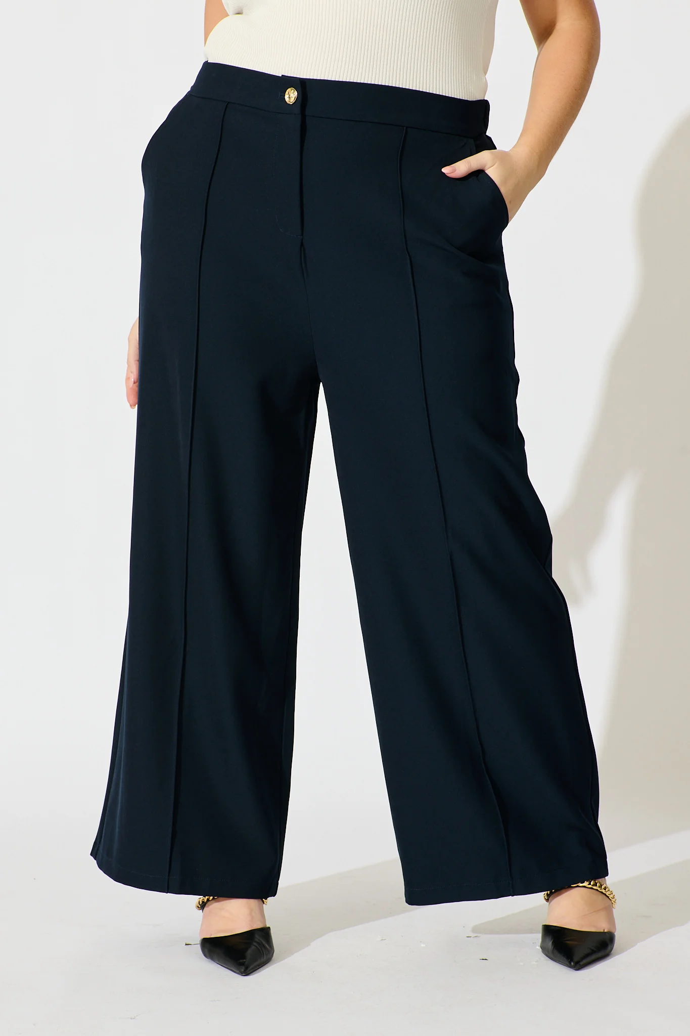 Mantra Pant In Navy - Image 6