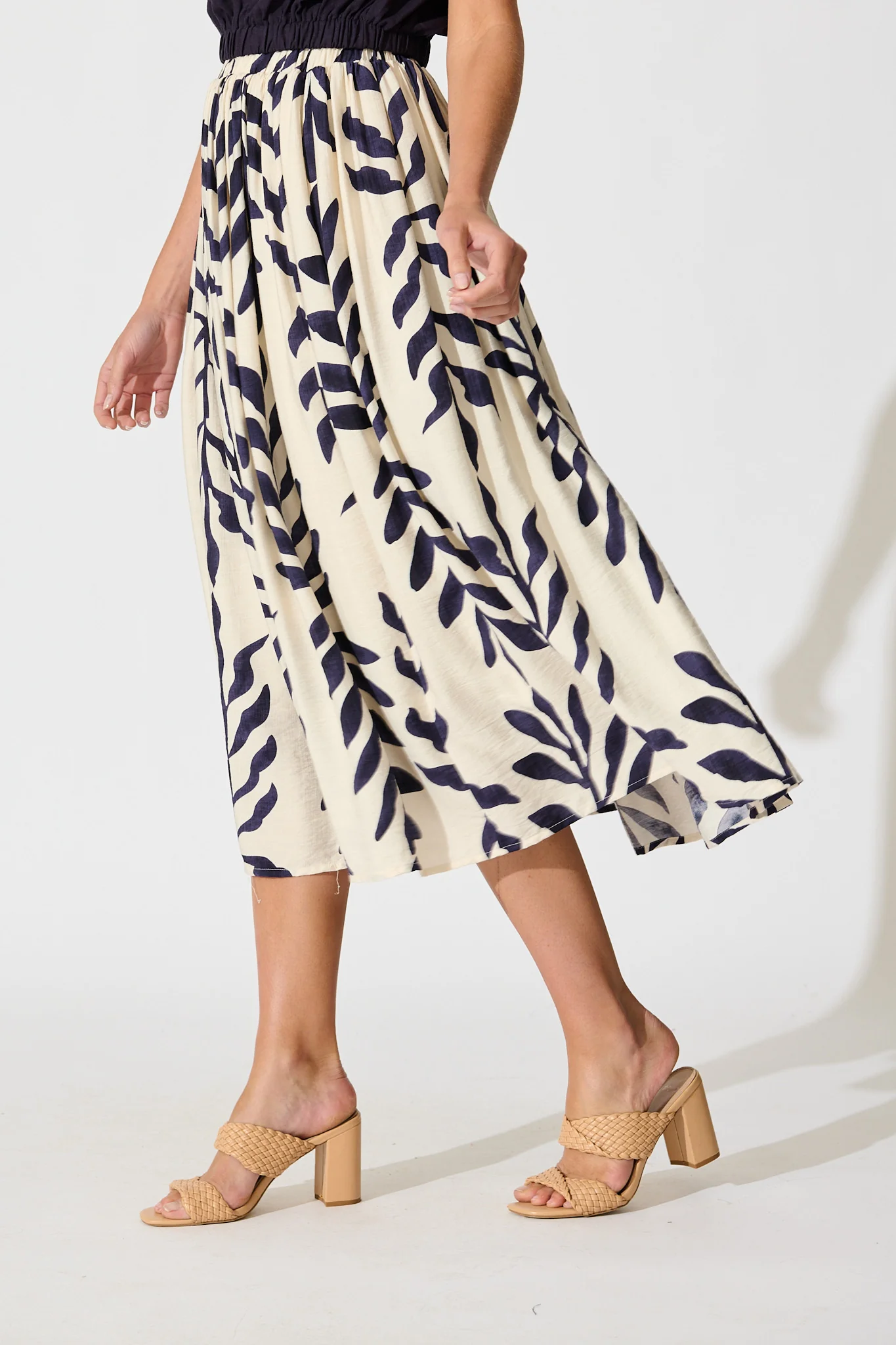 Merryn Midi Skirt in Cream with Navy Leaf Linen Blend - Image 2