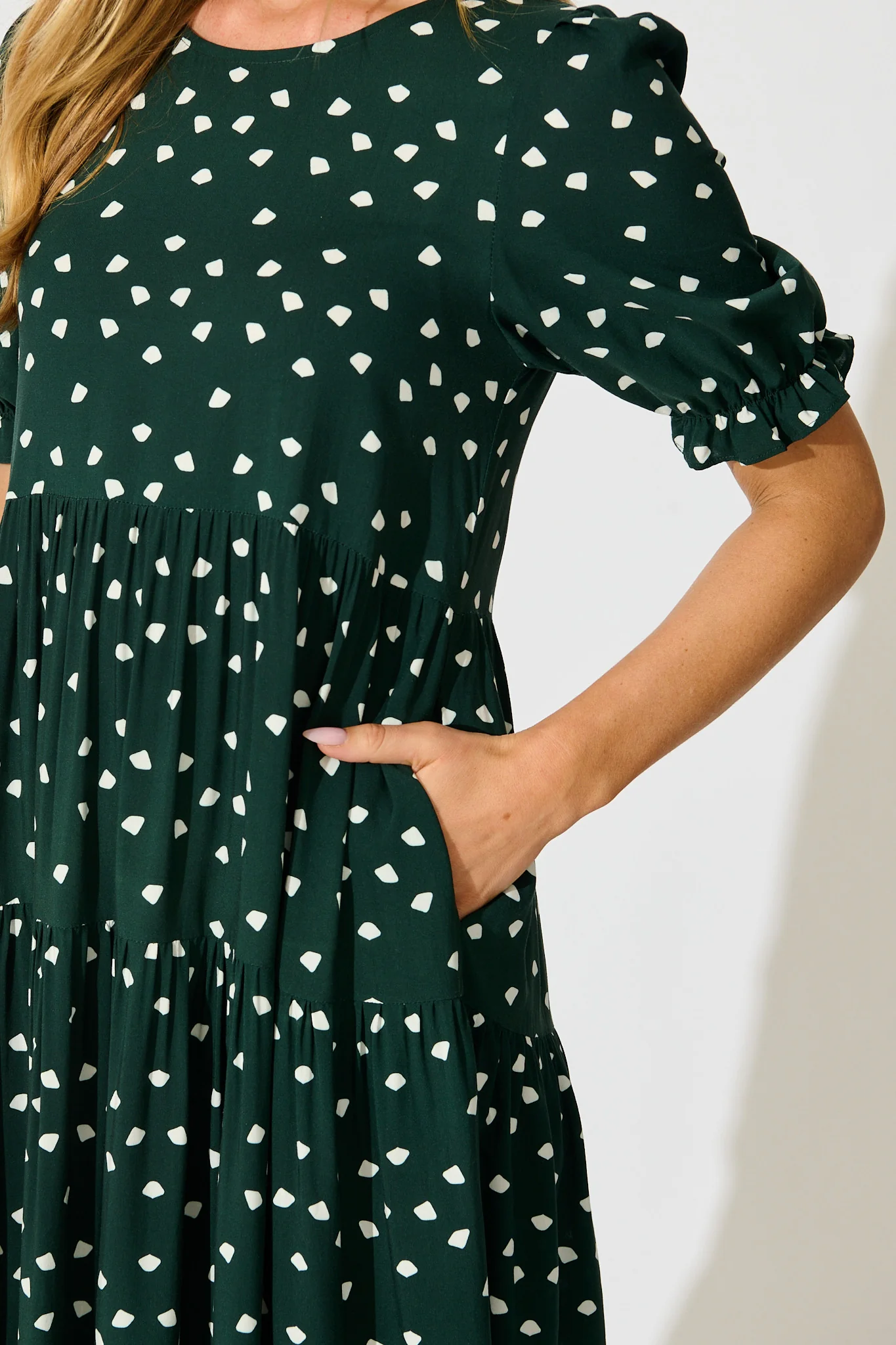 Nevi Tiered Midi Dress In Emerald Spot - Image 5