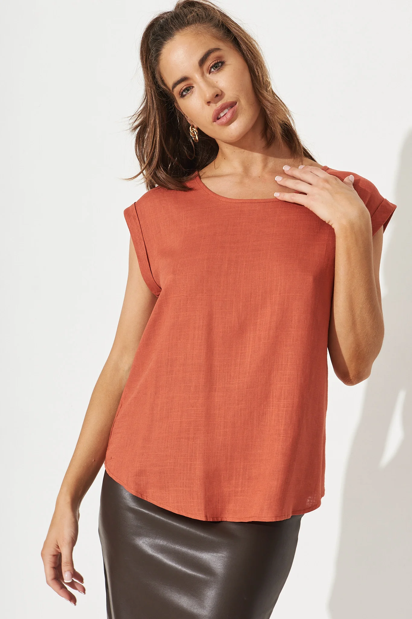 Rejina Top In Rust Linen Blend - Image 4