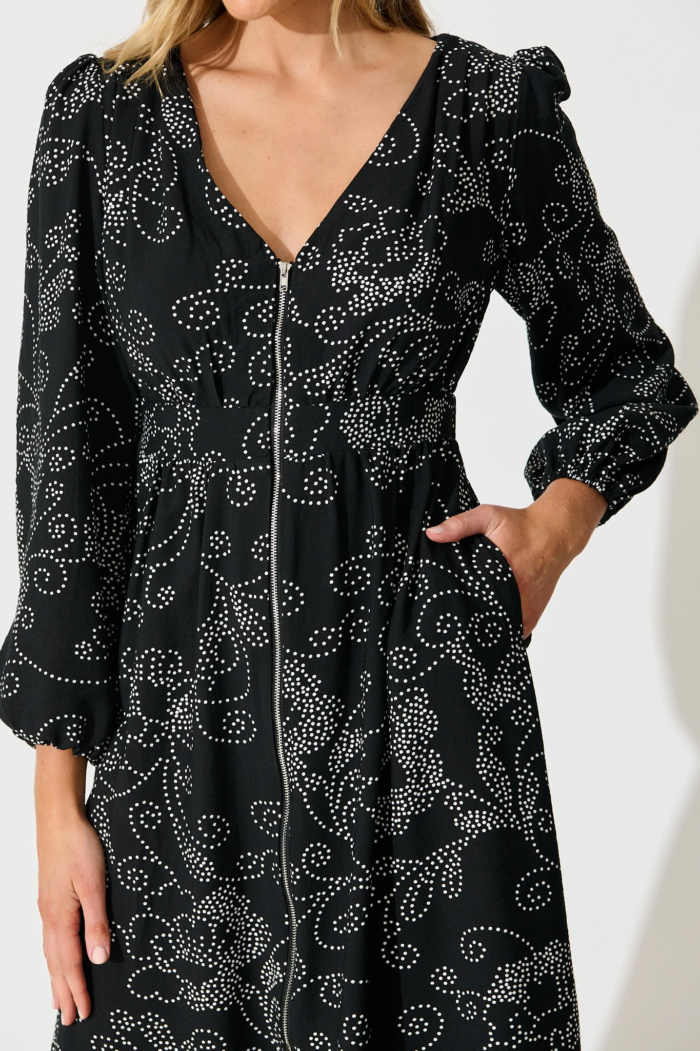 Senorita Midi Zip Dress in Black with White Print - Image 5