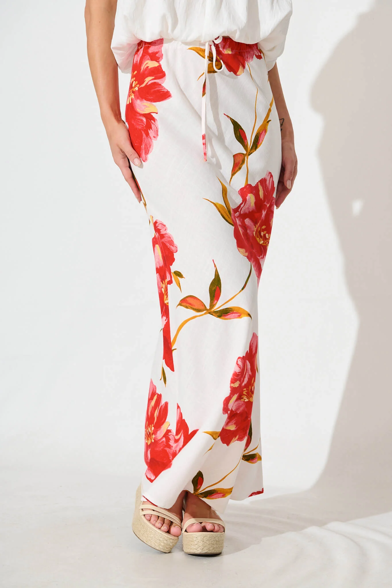 Tamina Maxi Skirt in White With Red Flower Linen Blend - Image 2