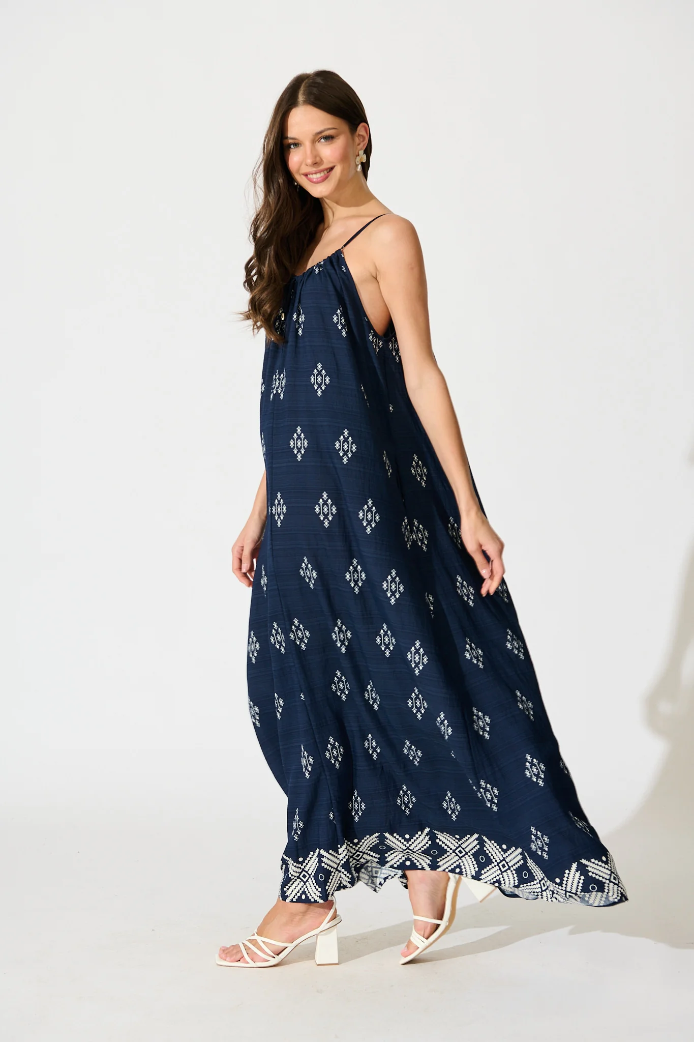 Tansy Maxi Dress in Navy with White Linen Blend - Image 3